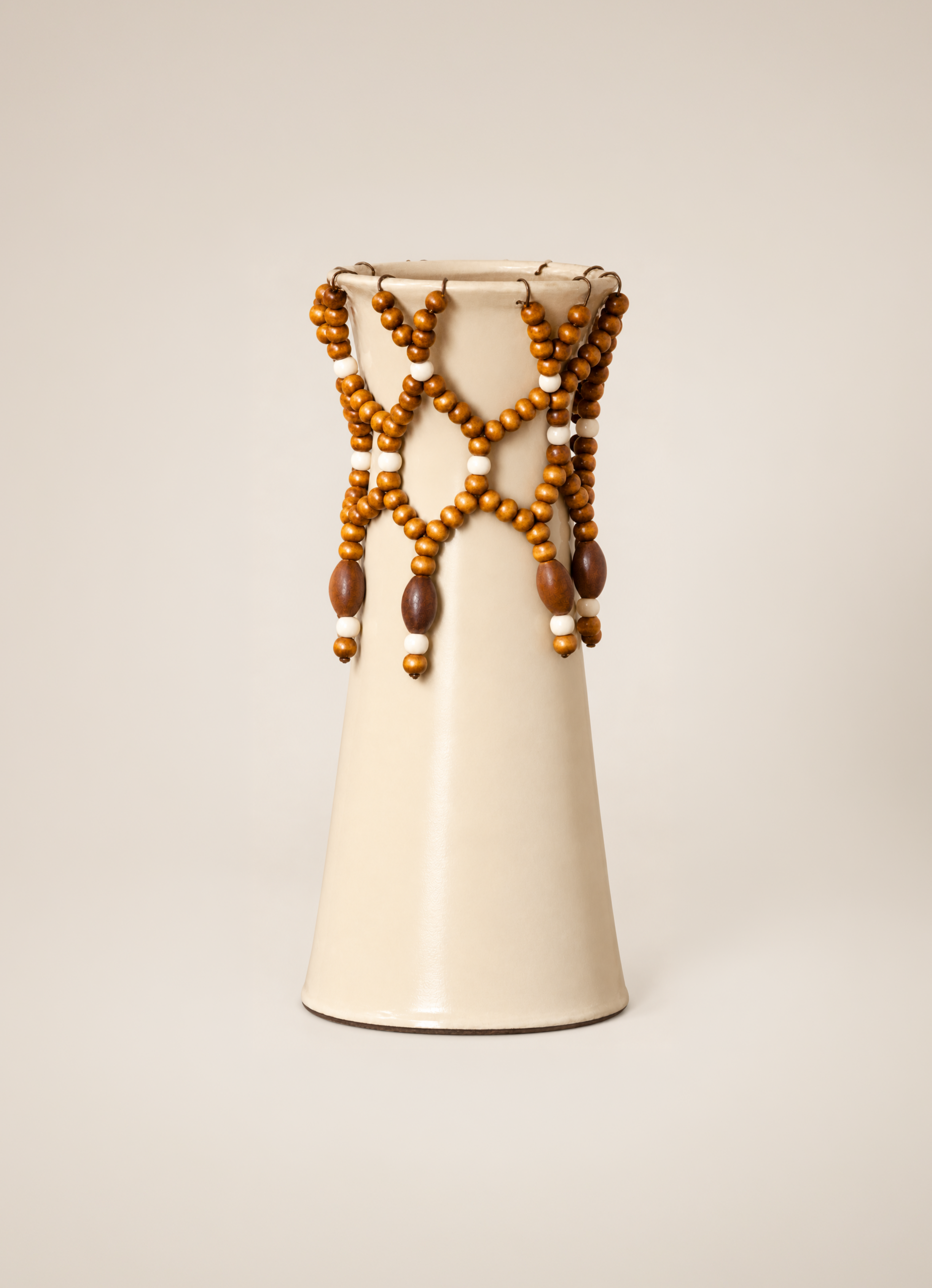 Vase+ivoire+aux+perles+boise%CC%81es.png