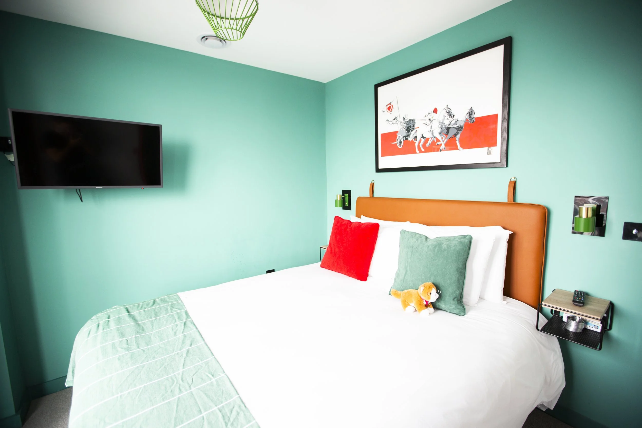 Supercity room Ari Sturm01.jpg