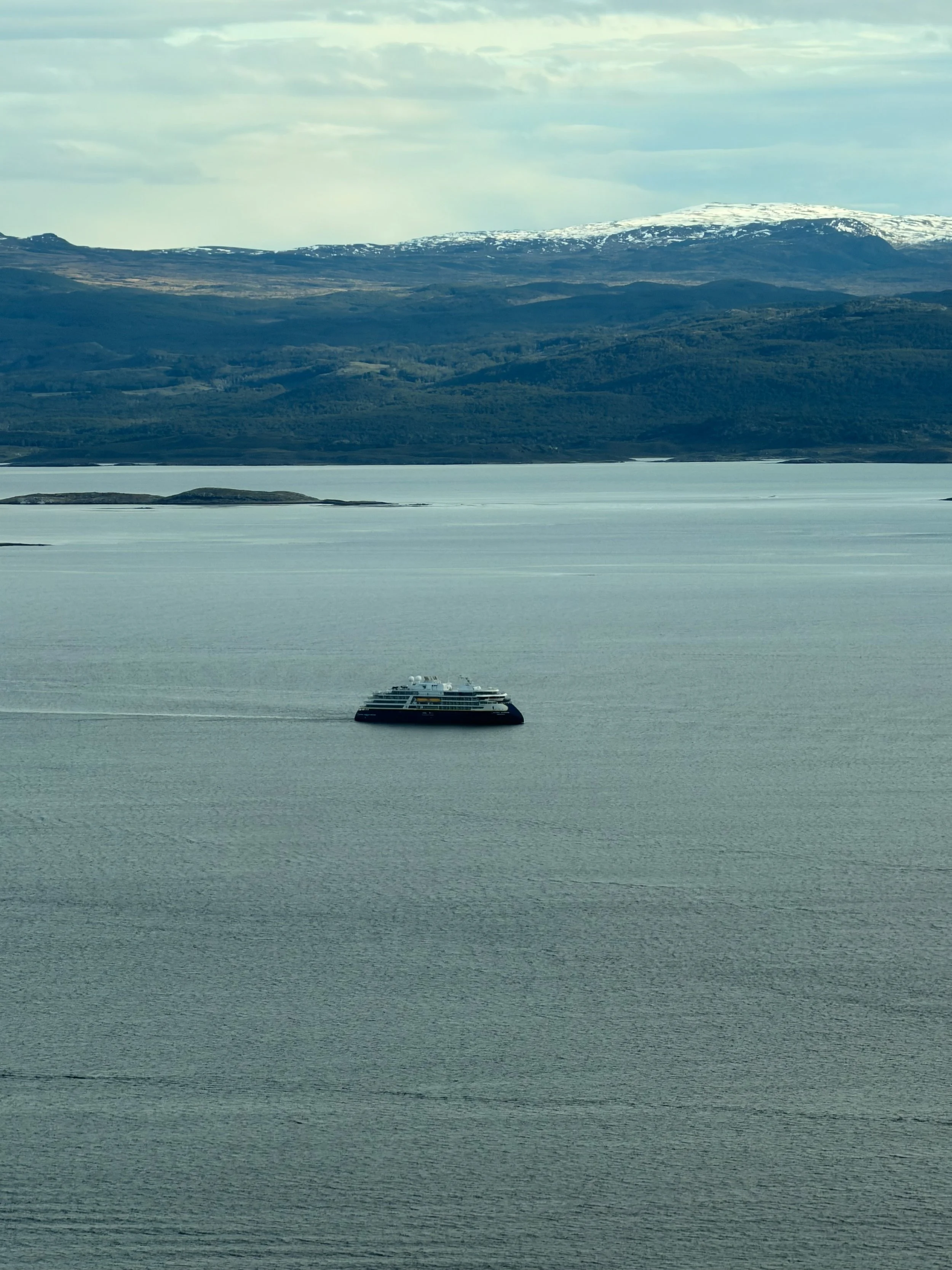 National Geographic boat coming into port