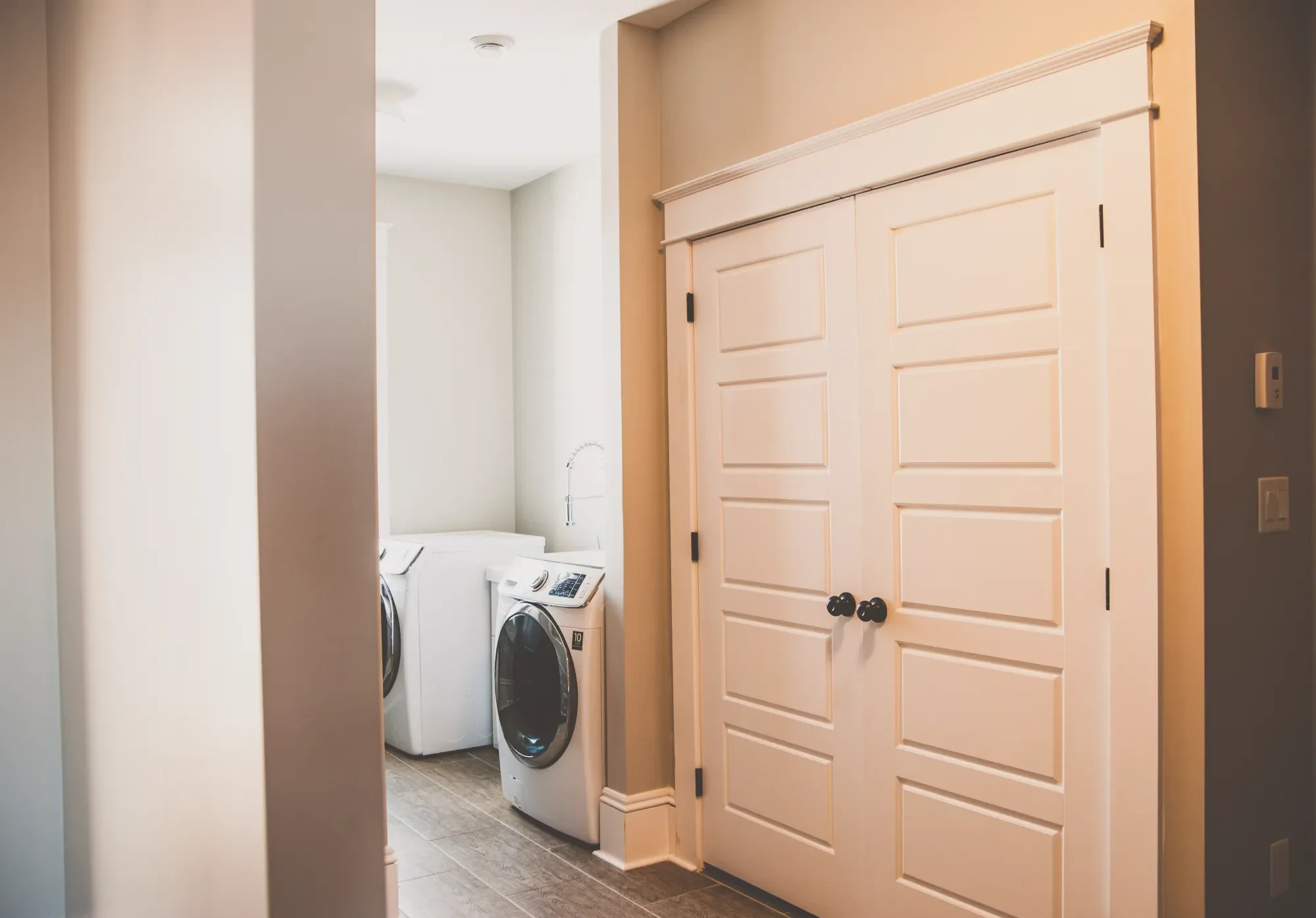 dutra-home-laundry-room-02.webp