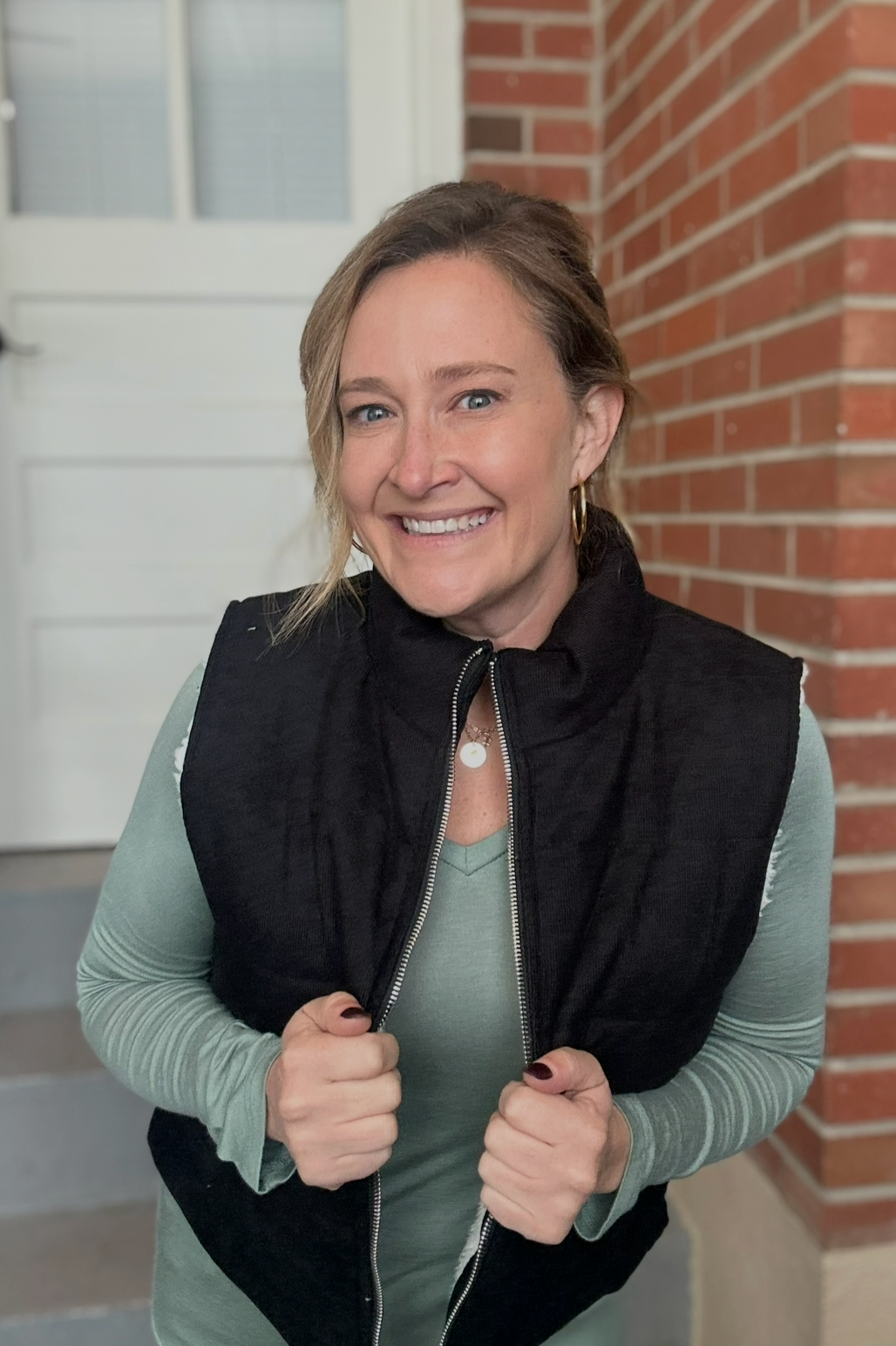 Hali, leads Simply True You in Fort Collins, CO, compassionate leadership. Trained in EMDR, ERP, and Animal-Assisted Therapy, she supports through trauma, anxiety, OCD, and emotional challenges. Guided by trauma-informed, evidence-based care.