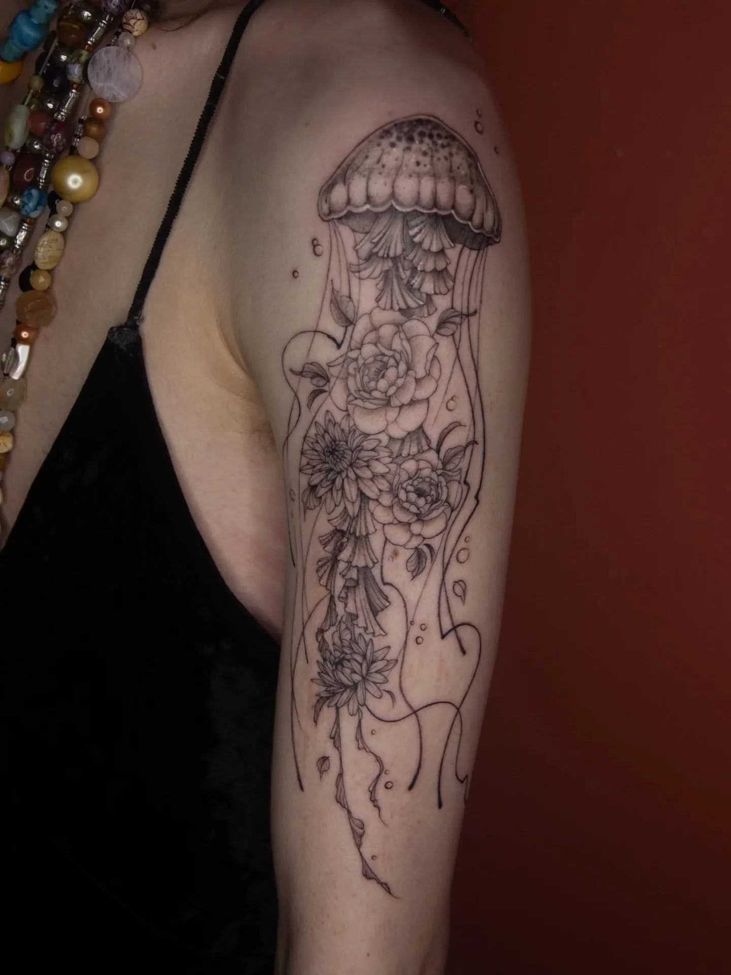 Drifting between ocean and garden 🪼🌸
An otherworldly floral jellyfish for this clients first tattoo. Soft, flowing and ethereal ✨️ Thanks for the trust!

DMs open for bookings, custom ideas always welcome!
.
.
.
Fine line floral jellyfish tattoo Br