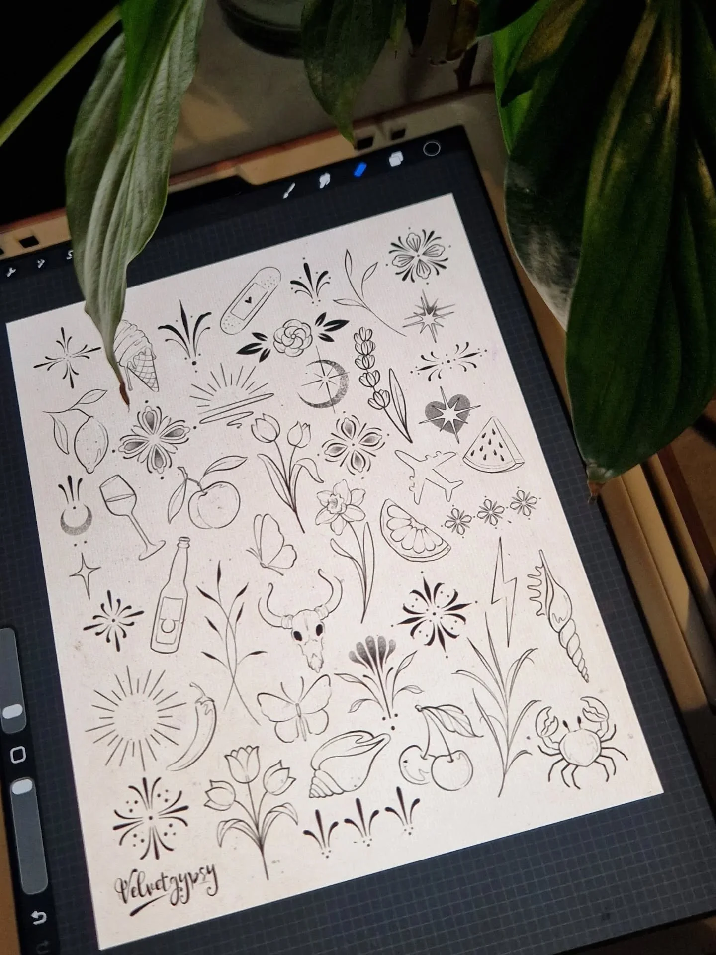 ✨️New repeatable tiny tattoos for Spring ✨️

&pound;80 for two
&pound;100 for three

Which one is calling your name? Available now, DM to book!
.
.
.
Fineline mini tiny tattoo flash Brighton