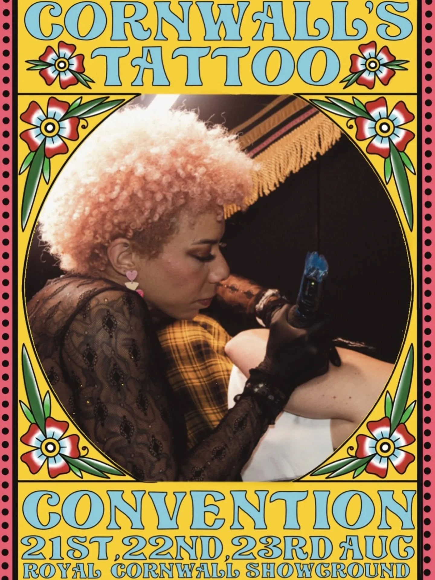 Suuuper excited to announce that I'm going to be tattooing at Cornwall's Tattoo Convention this year! I'll be taking walk-ups all day until the slots fill up, so head over to the booth early if you want to nab a spot. There will be loads of flash to 