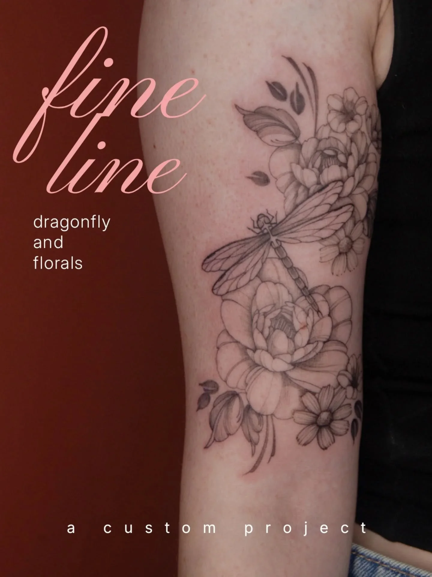 A custom fine line dragonfly design, featuring some favourite florals 💐 Super soft and delicate.

I love putting all of your ideas together, thanks for the trust!
