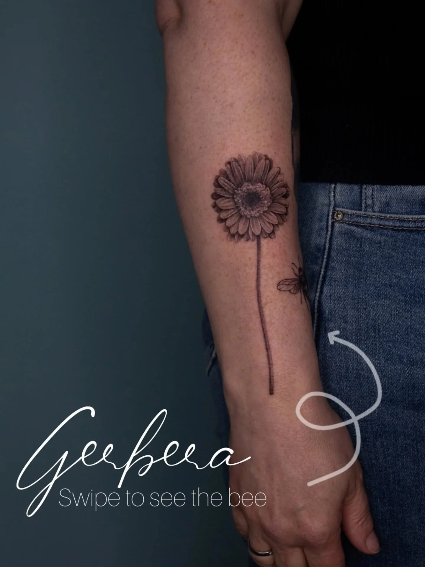 I absolutely love tattooing flowers in this realistic style. This gerbera held a very special meaning for my client and I'm so honoured she chose me to do it for her.

The gerbera left a cheeky little gap between her other tattoos so we added a littl