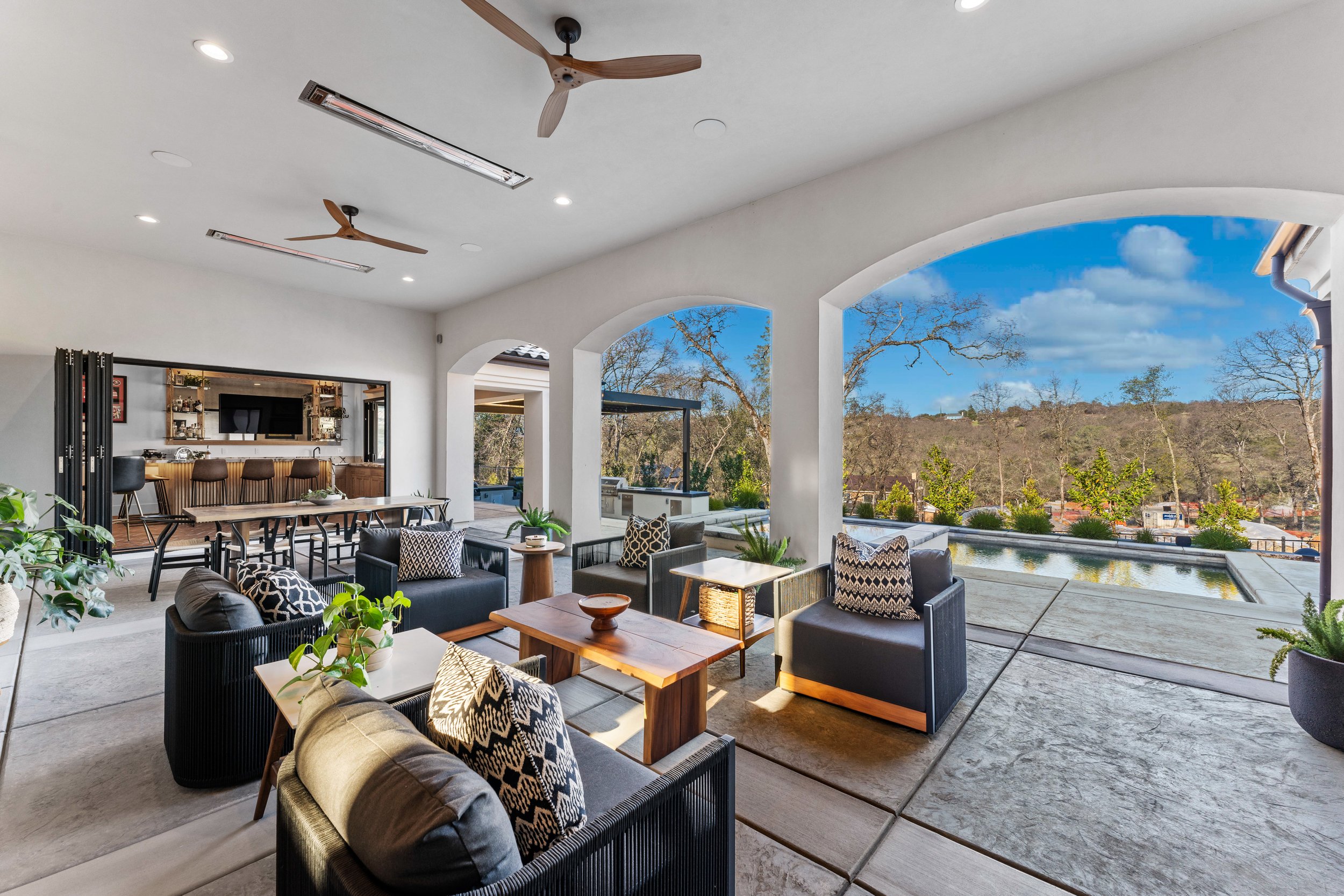 251 Mondrian - main 21.4.jpg