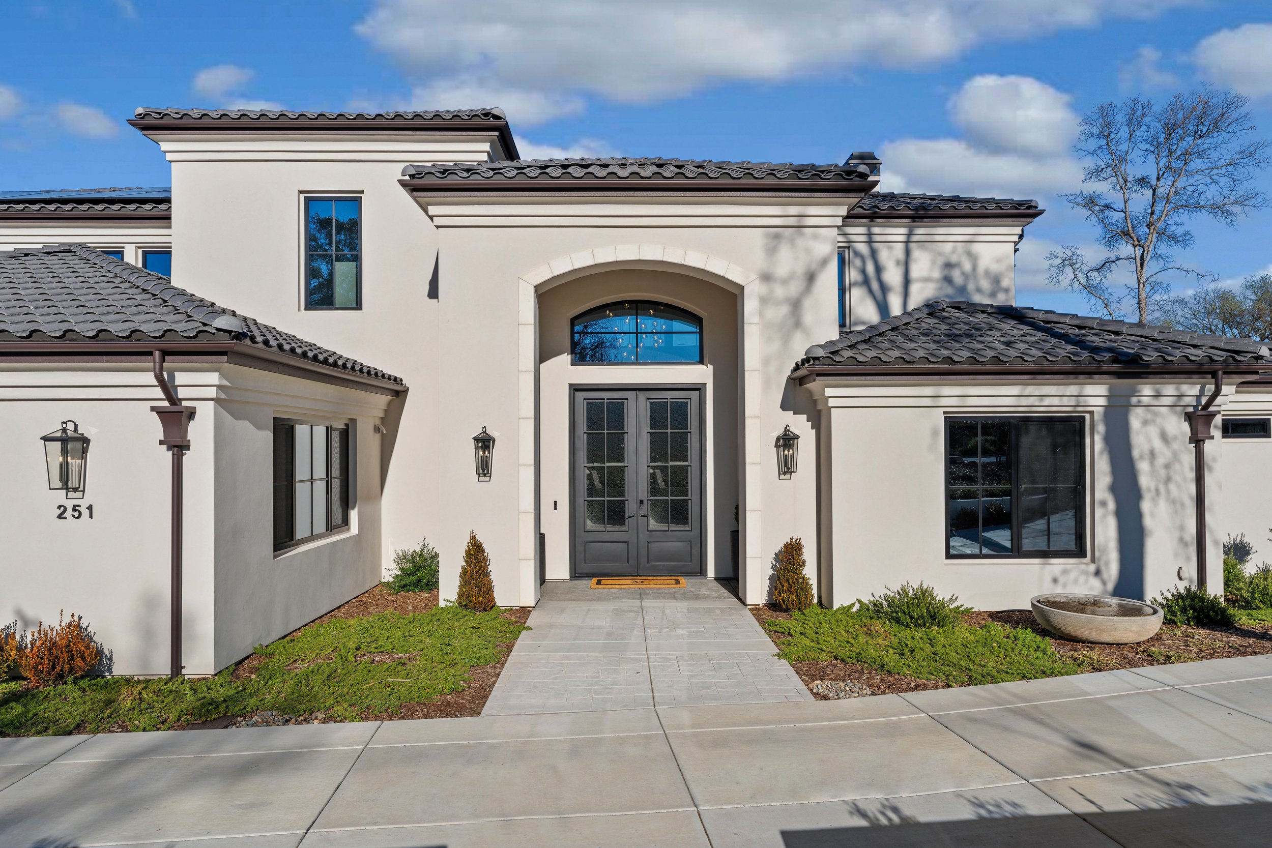 251 Mondrian - yard 21.jpg