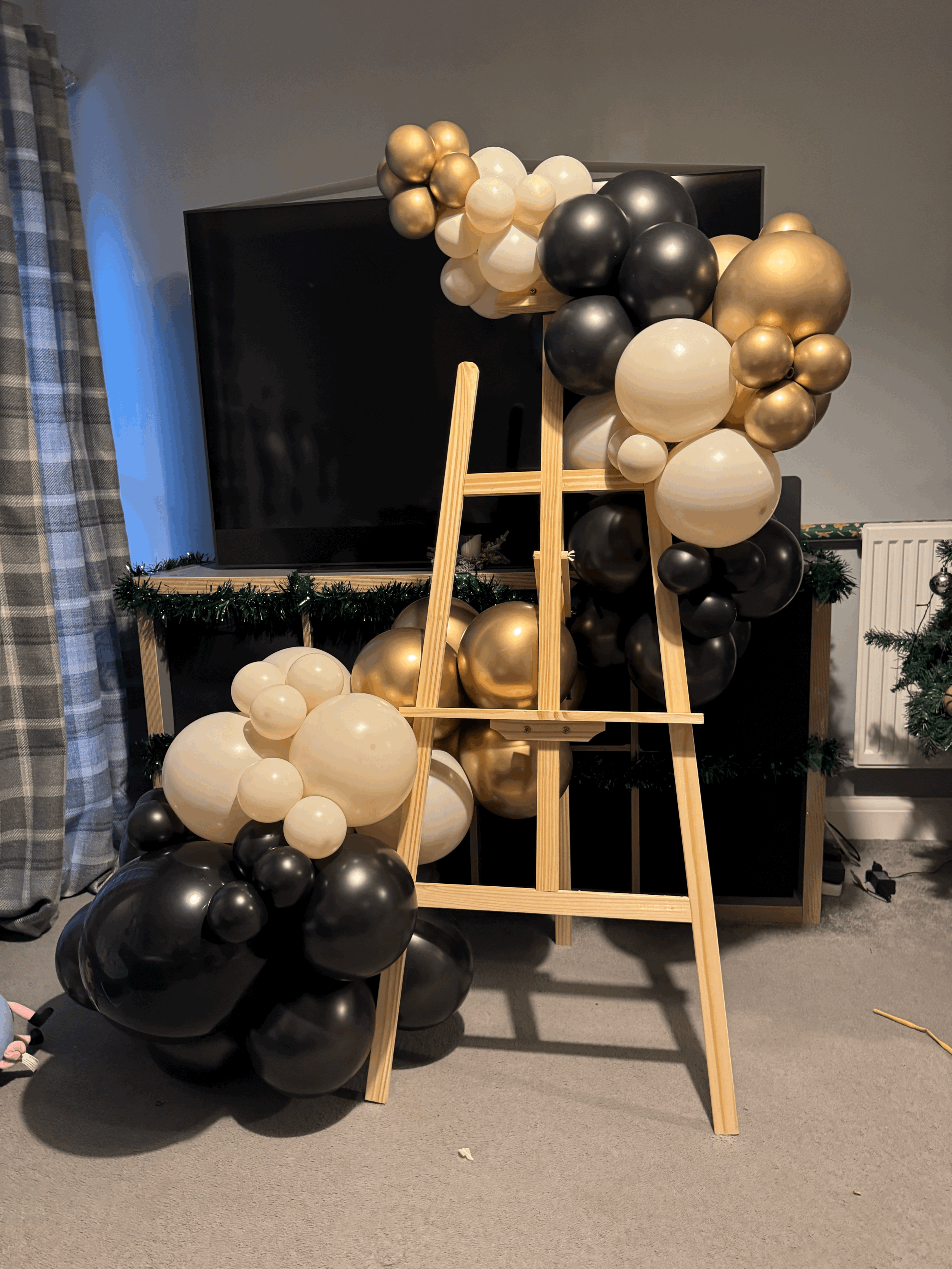 standard easel set up for any occasions