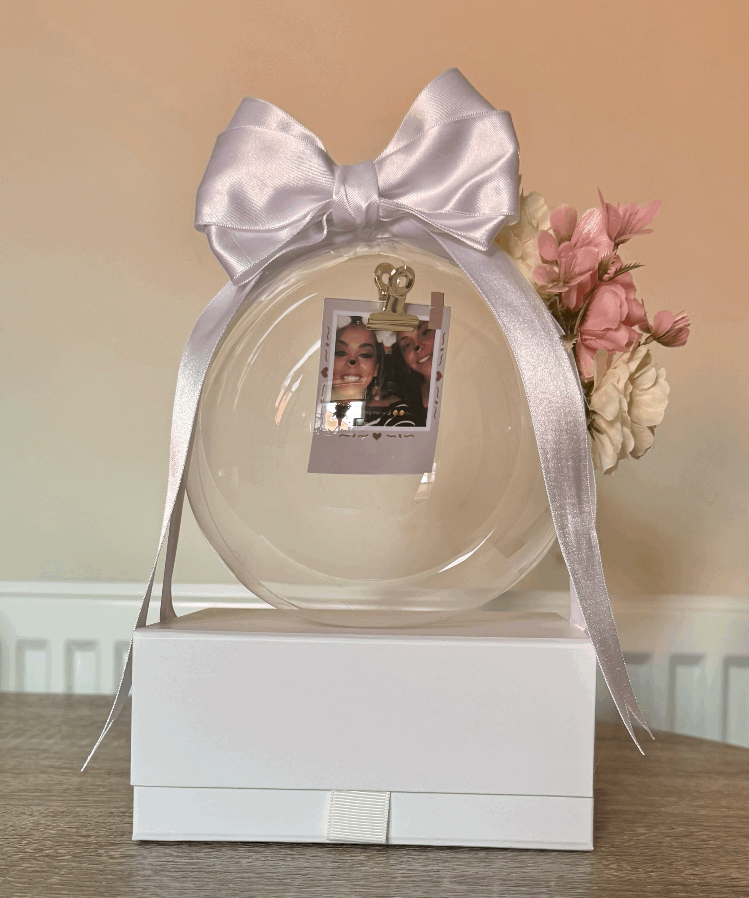 Mini Bobo photo balloon with artificial flowers
