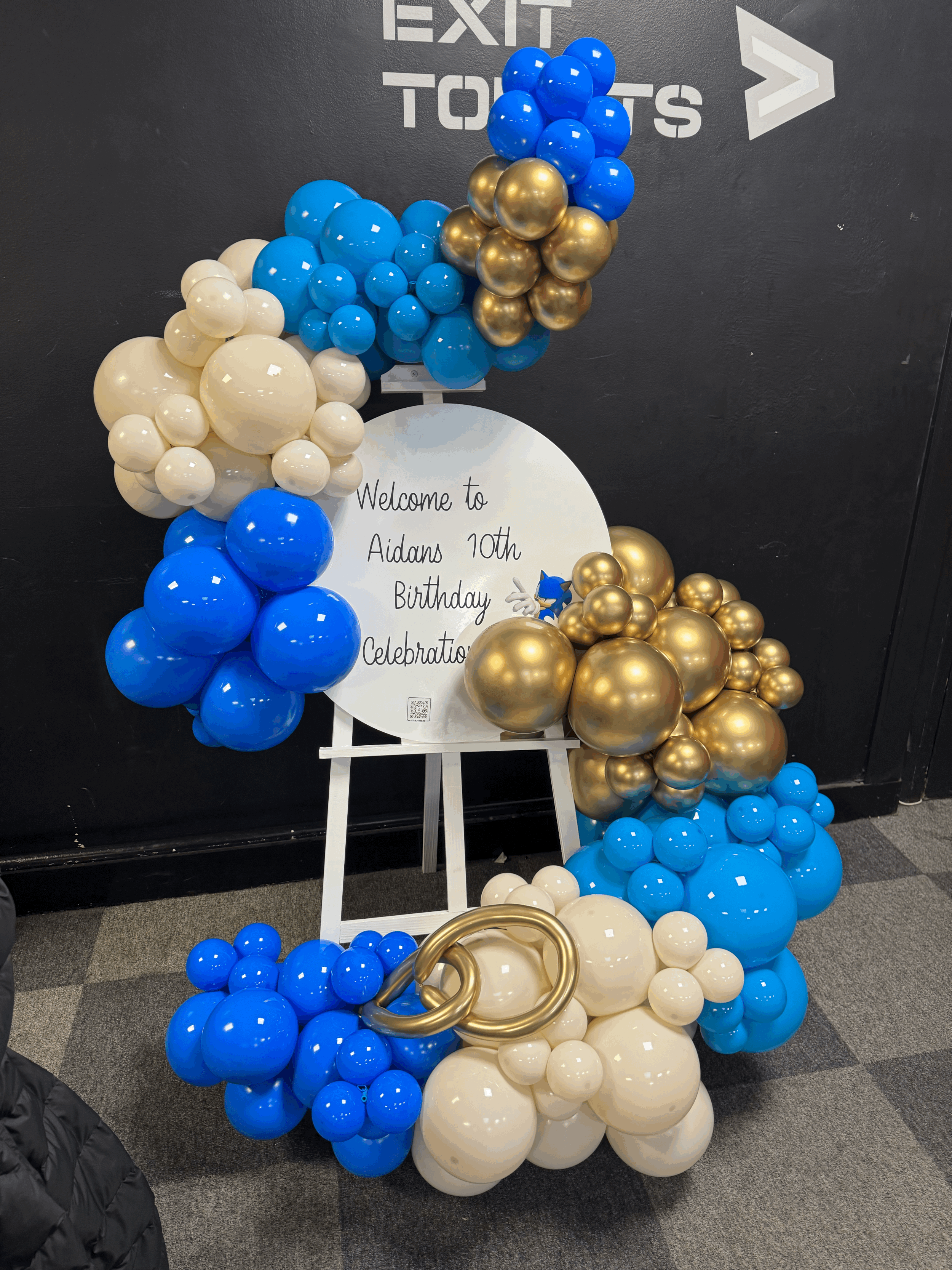 standard easel set up for any occasions