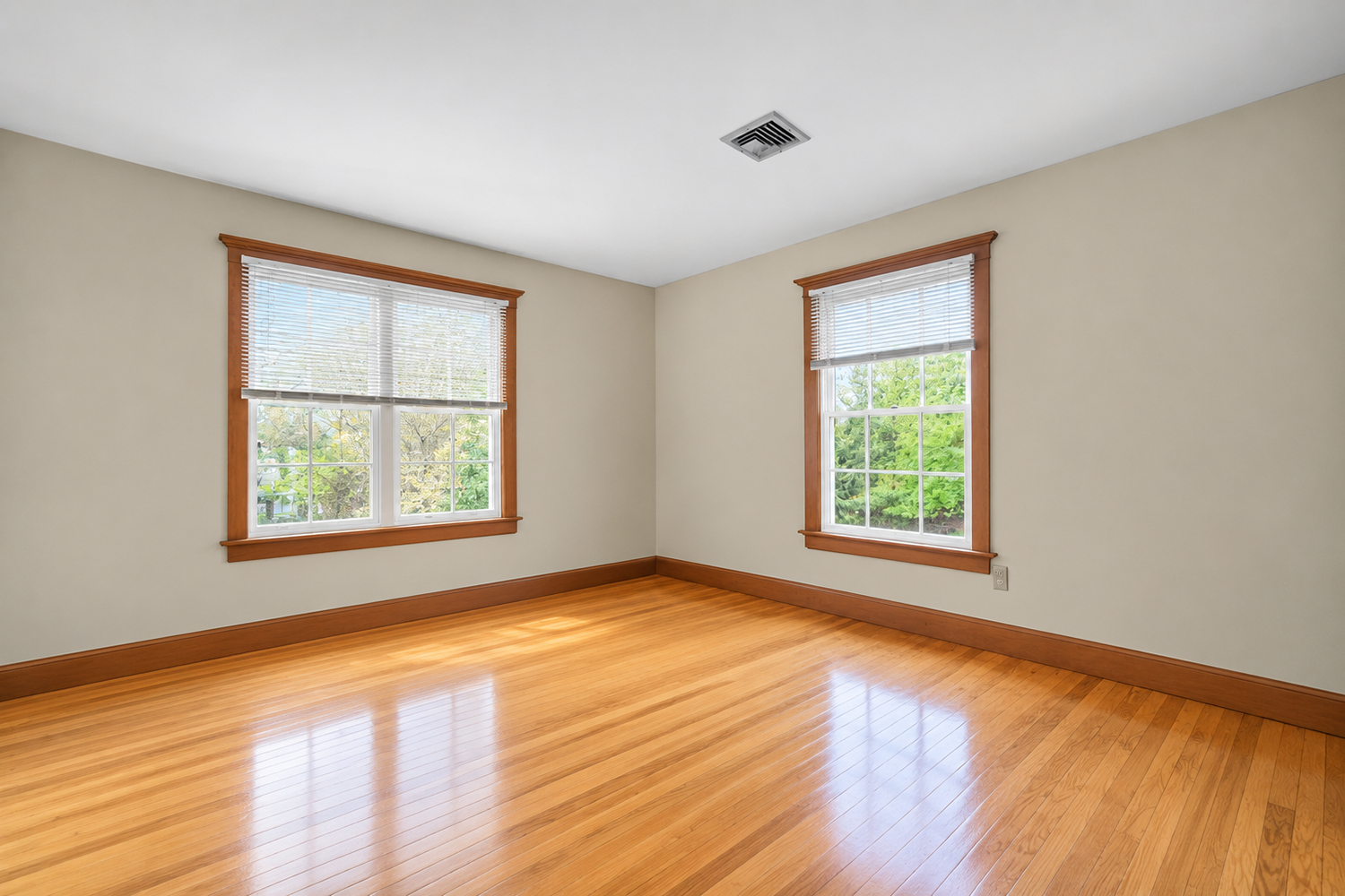 6 Prairie Lane Bedroom 2 Empty.png
