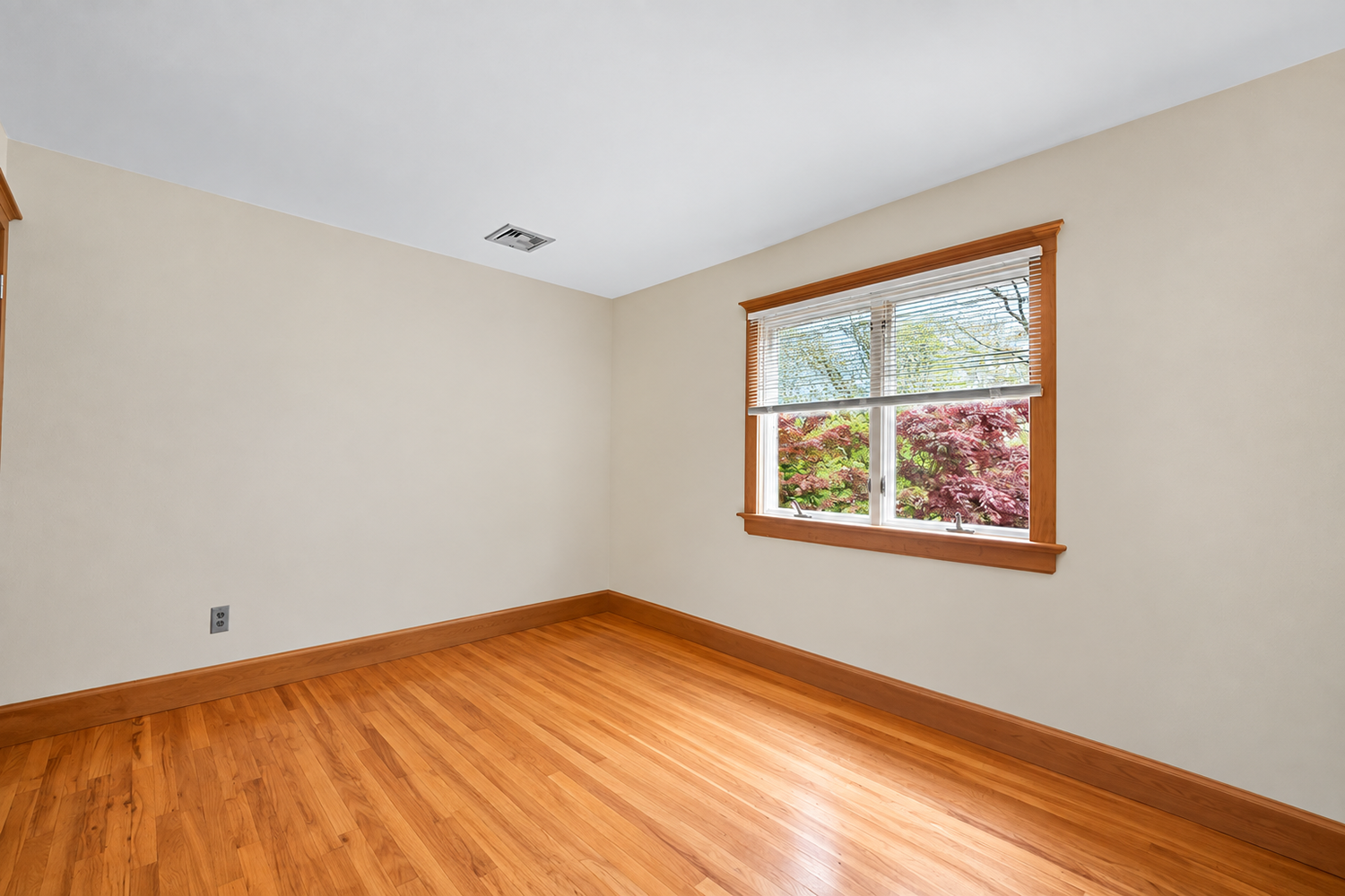 6 Prairie Lane Bedroom 1.2 Empty.png