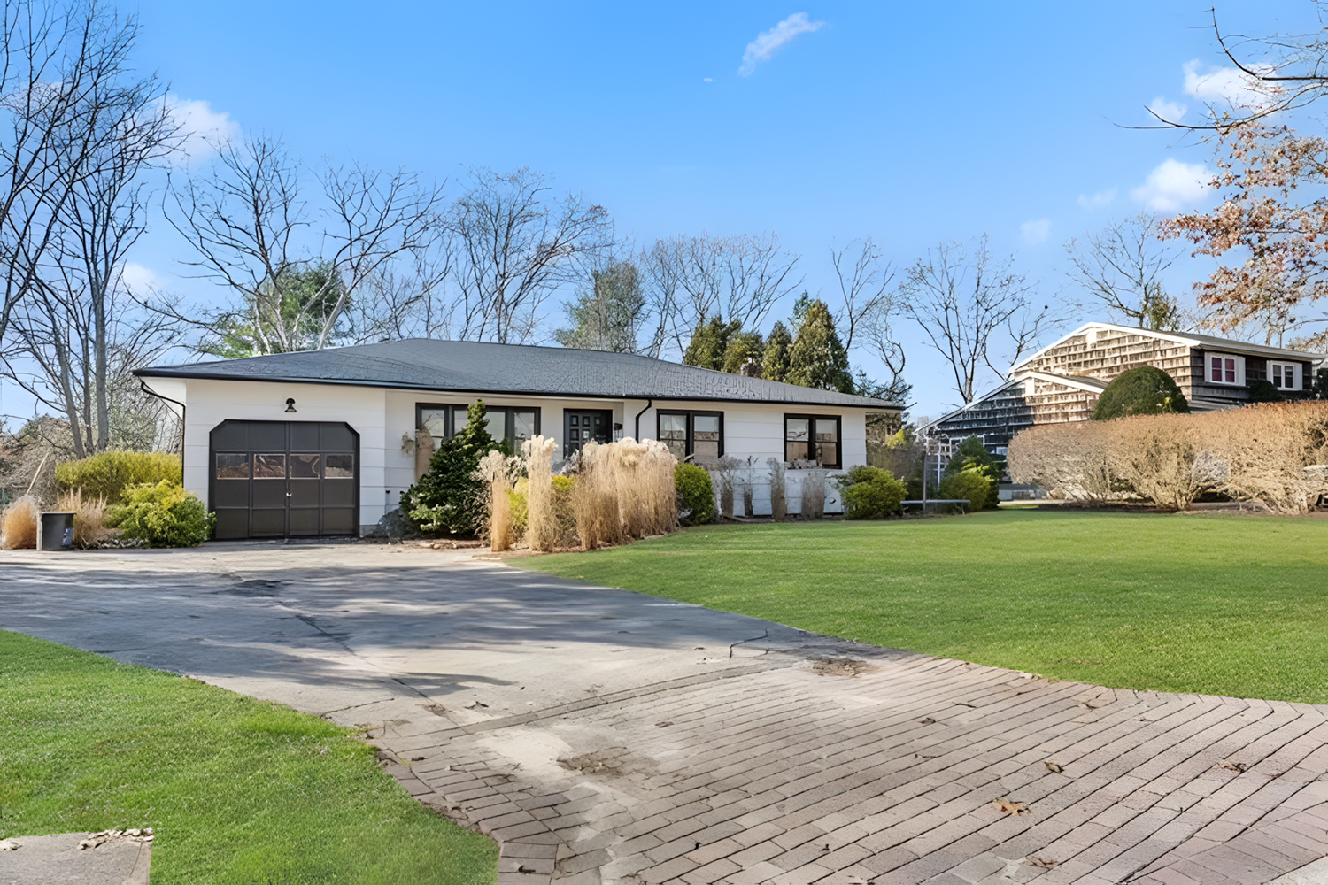 52 Colonial Ln. 