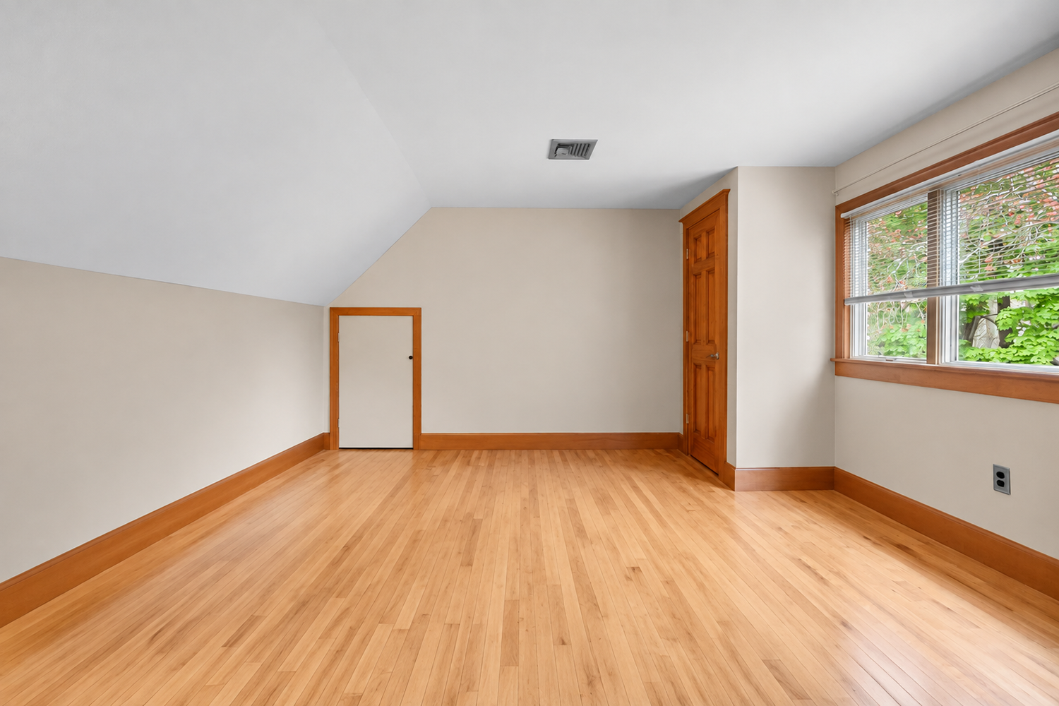 6 Prairie Lane Upstairs Empty.png