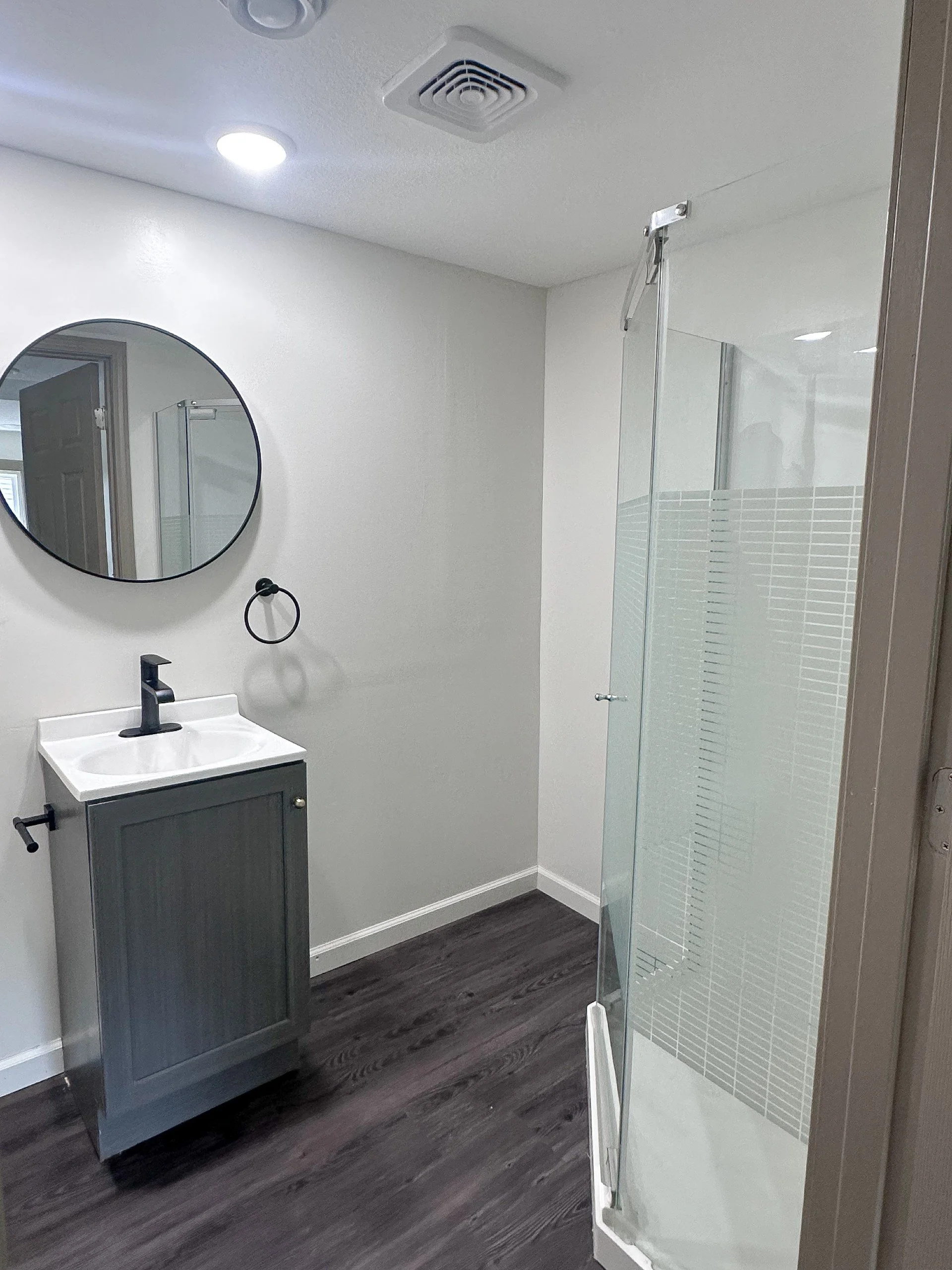 green house finished upstairs bathroom.jpg