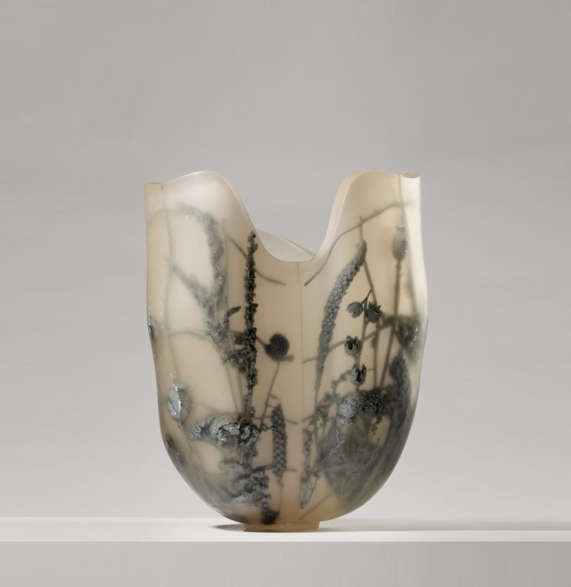 &mdash;
Artwork: Vas Florum: 08
Artist: Marcin Rusak 
Medium: Selected and processed real flowers and leaves, resin, zinc.
Category: Decorative object
Source: @marcinrusak @carpentersworkshopgallery 

Photography &copy; Benjamin Baccarani

#spatialna