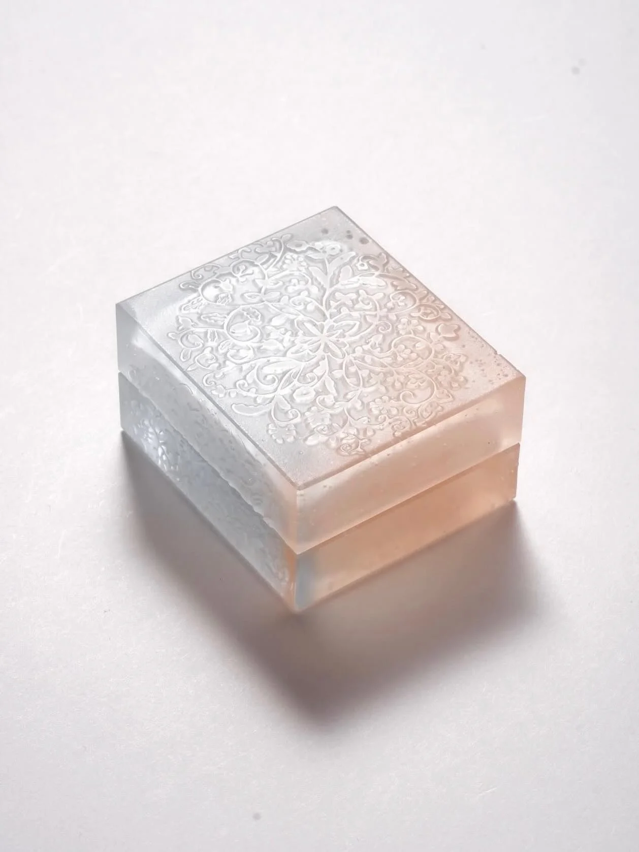 &mdash;
Artwork: Glass box 
Artist: Sonoko Matsuda
Medium: Cast glass
Category: Object to live
Source: @sonoglass

#sensorypresence #embodiedperception #AestheticIntelligence #hospitalityexperience #sensorydesign