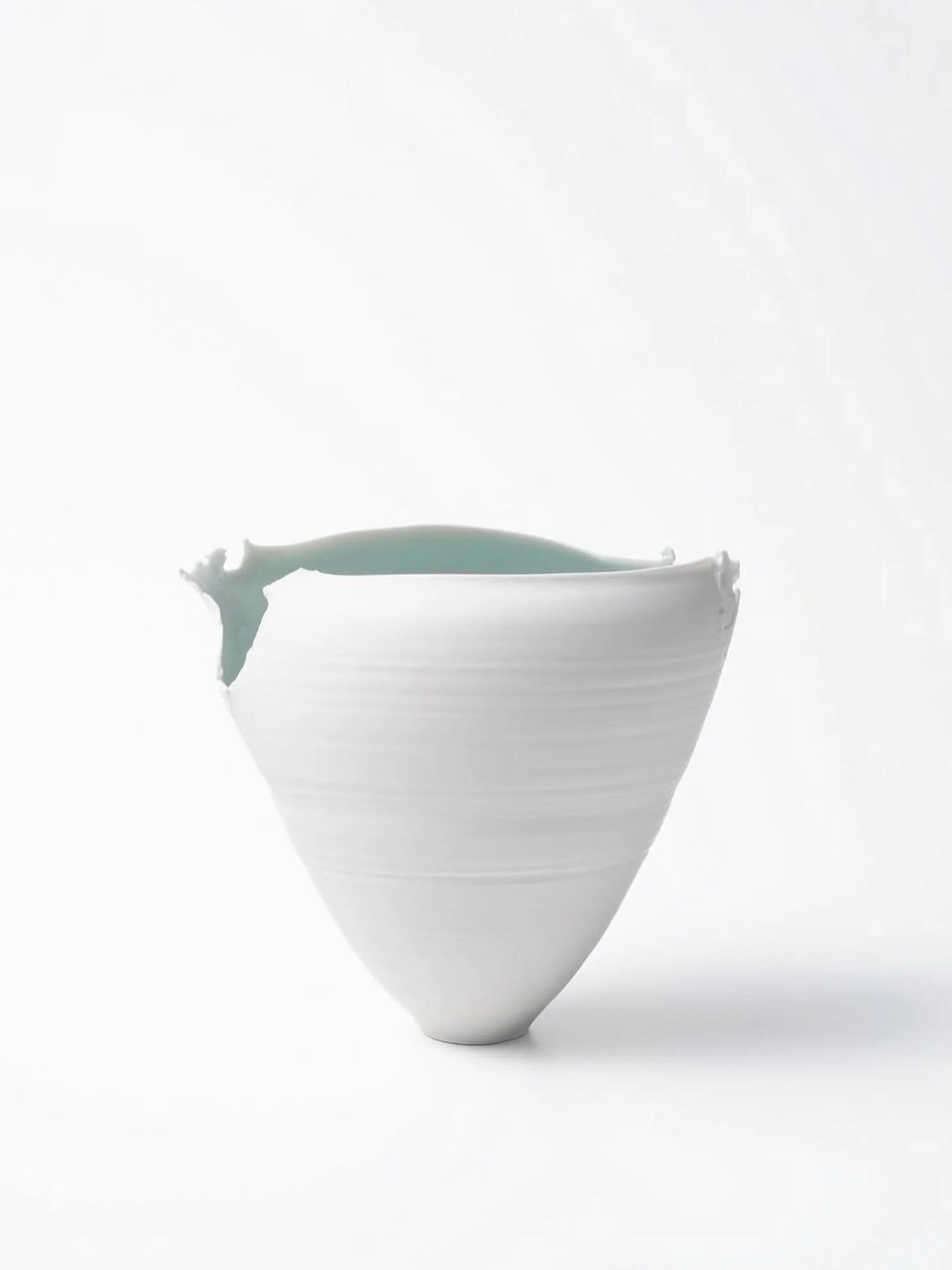 &mdash;
Artwork: Vase
Artist: Takuya Murata
Medium: Ceramic
Category: Object to live
Source: @teradabijyutsu 

#sensorypresence #embodiedperception #AestheticIntelligence #hospitalityexperience #sensorydesign