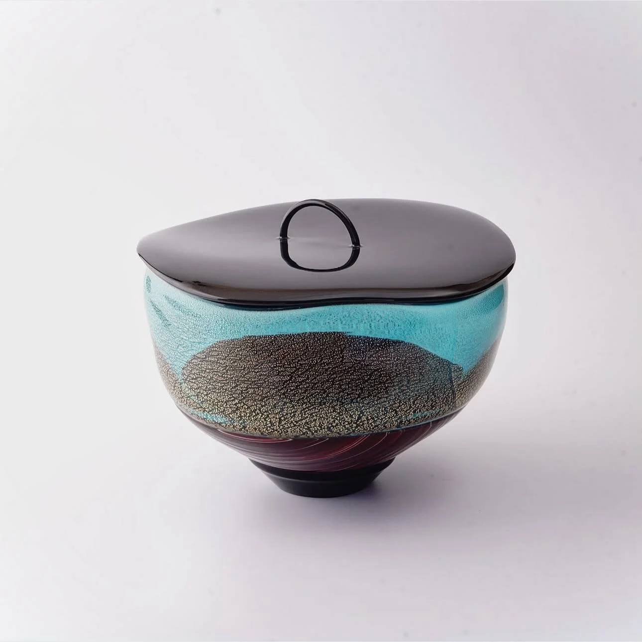 &mdash;
Artwork: -
Artist: Shinakura Haruhiko
Medium: Glass
Category: Object to live
Source: @tachibana_naramachi 

#sensorypresence #embodiedperception #AestheticIntelligence #hospitalityexperience #sensorydesign