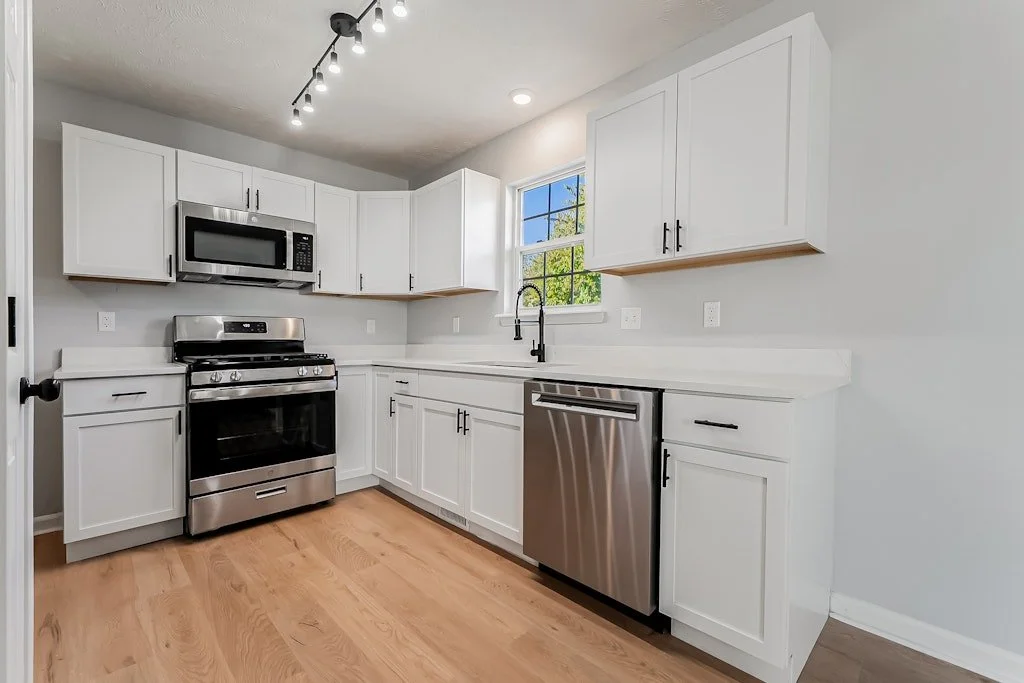 2394 E 39th St - 15.jpg