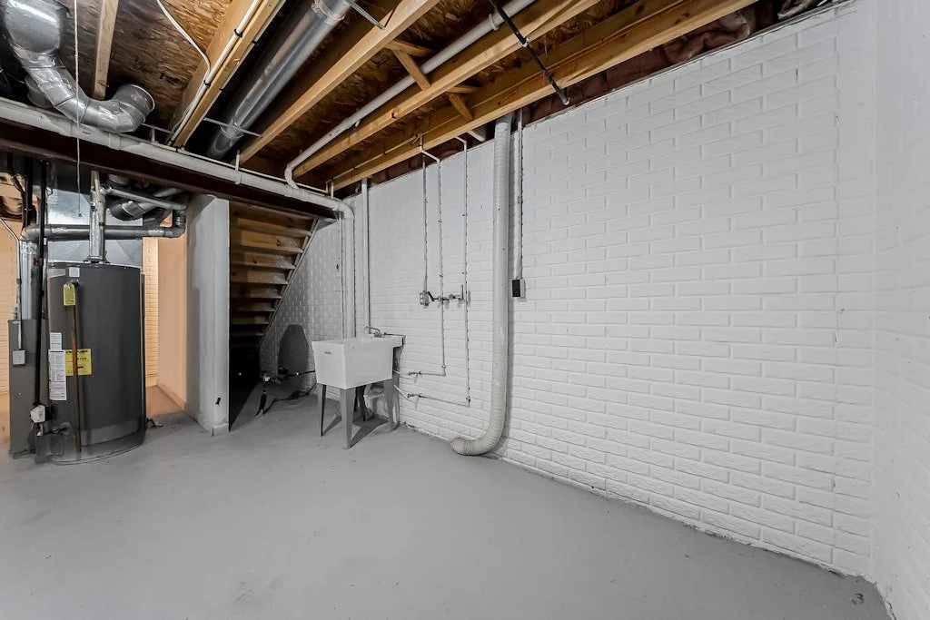 2394 E 39th St - 38.jpg