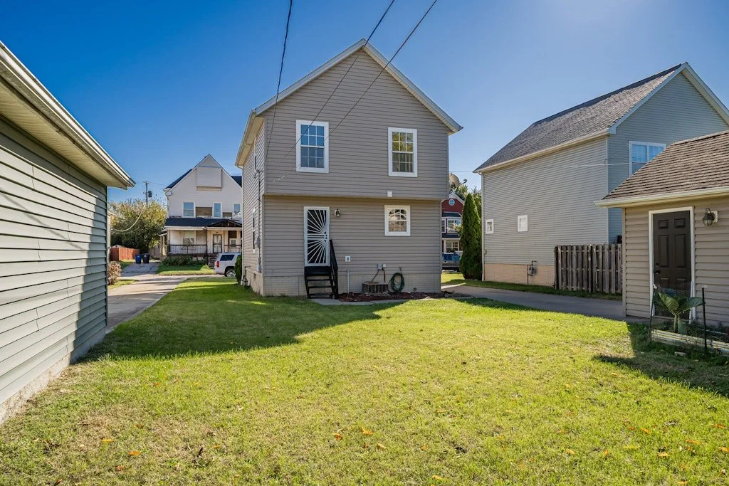 2394 E 39th St - 48.jpg