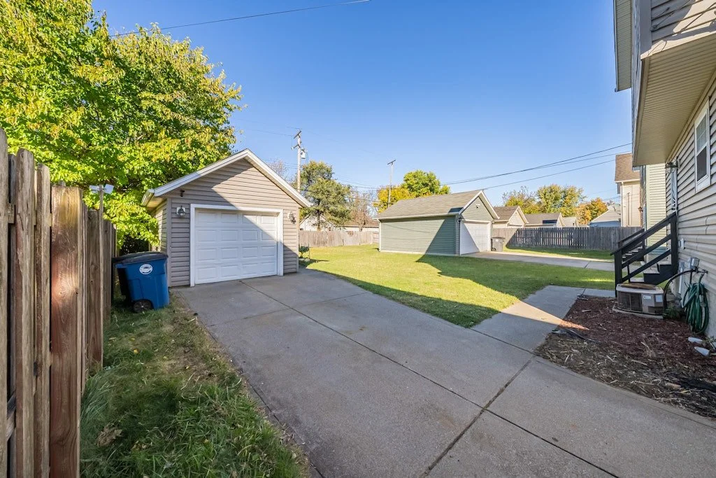 2394 E 39th St - 43.jpg