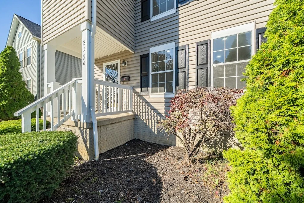 2394 E 39th St - 06.jpg