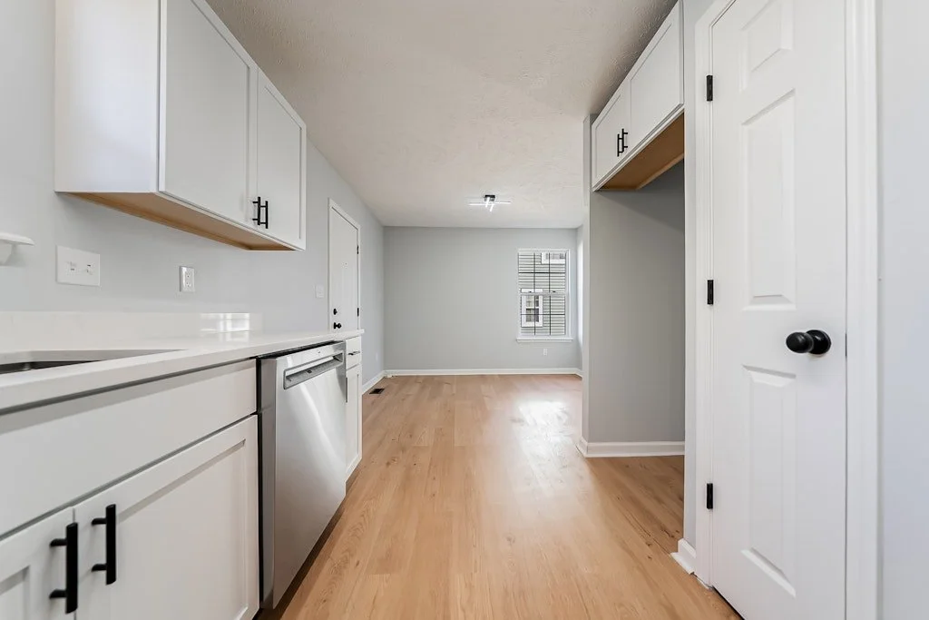 2394 E 39th St - 17.jpg