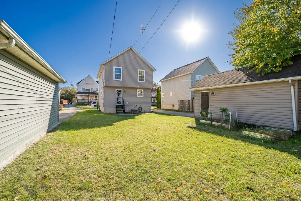 2394 E 39th St - 47.jpg