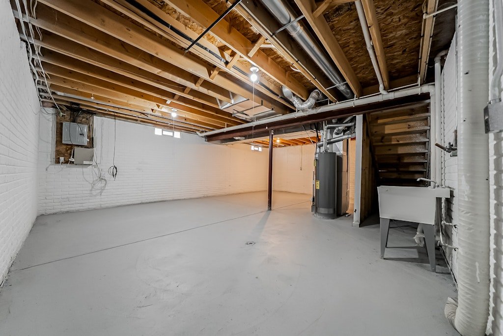 2394 E 39th St - 36.jpg