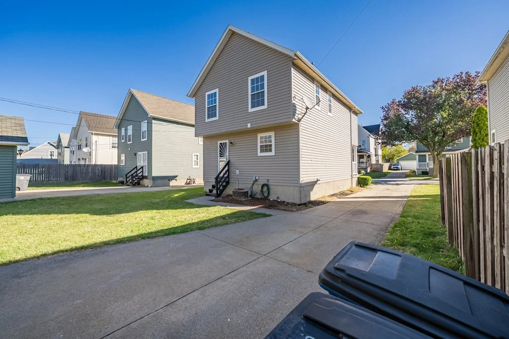 2394 E 39th St - 44.jpg