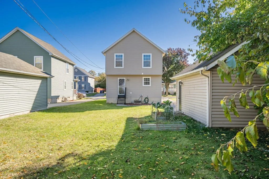 2394 E 39th St - 46.jpg