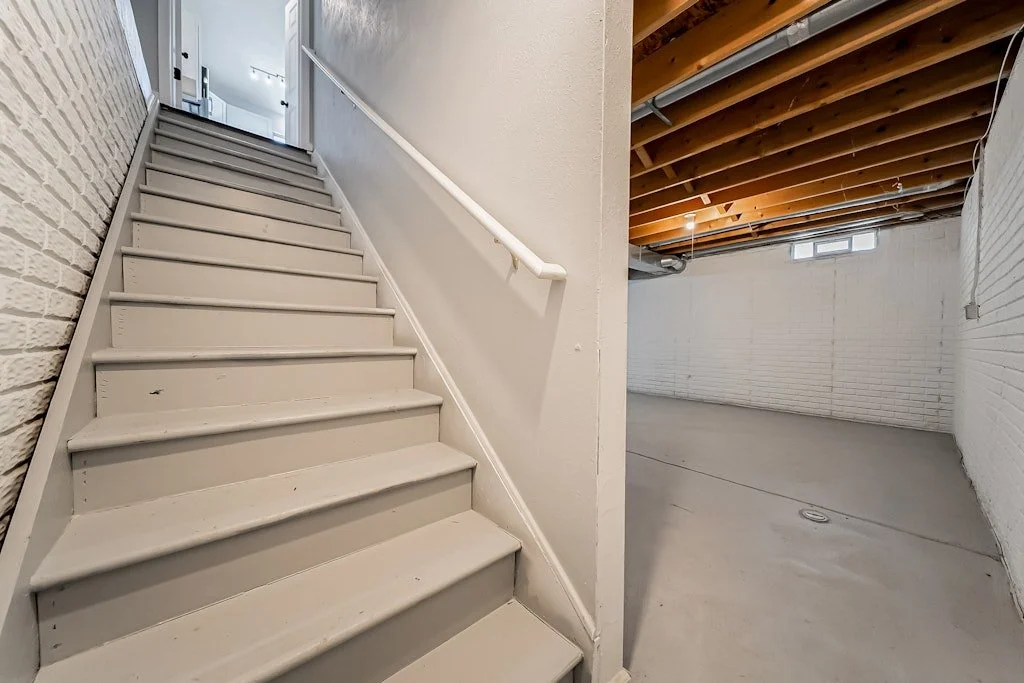 2394 E 39th St - 33.jpg