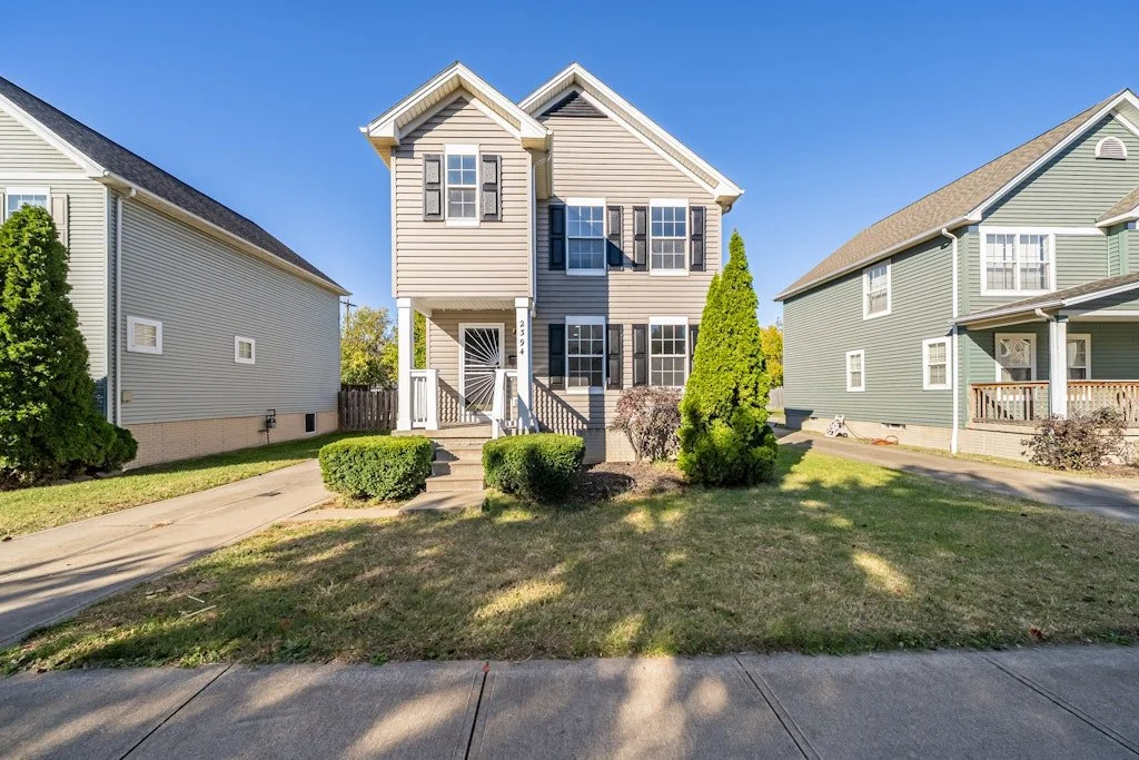 2394 E 39th St - 01.jpg