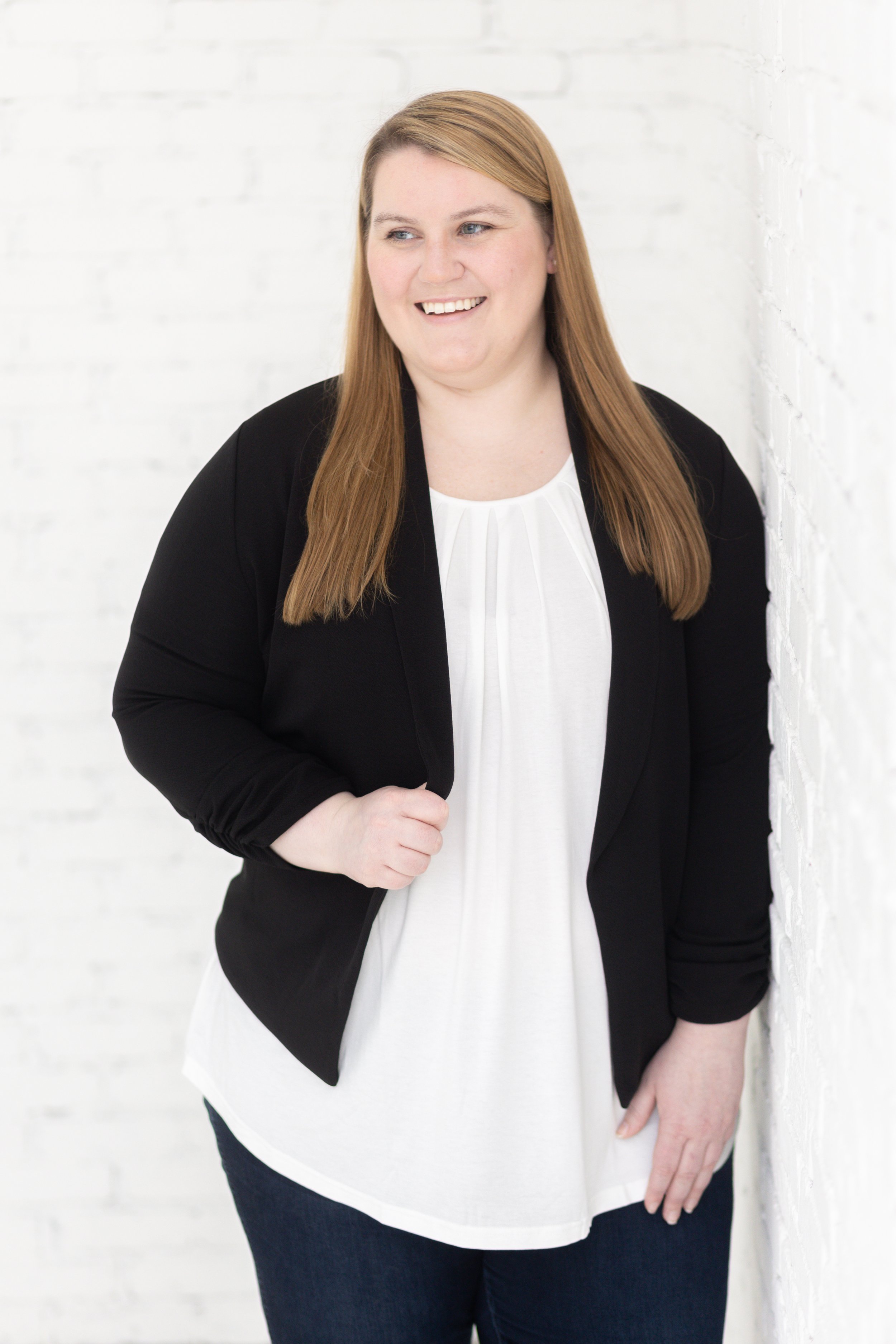 Lauren Conti Headshot Mini Session-13.jpg