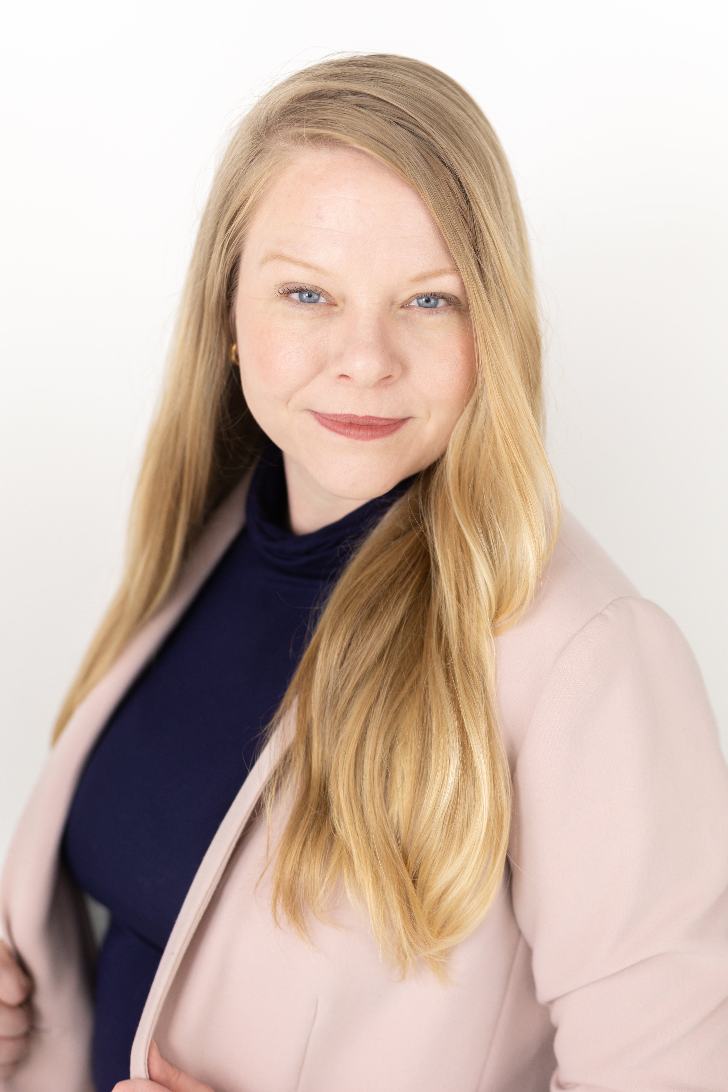 Lauren Olechna Headshot Mini Session-11.jpg