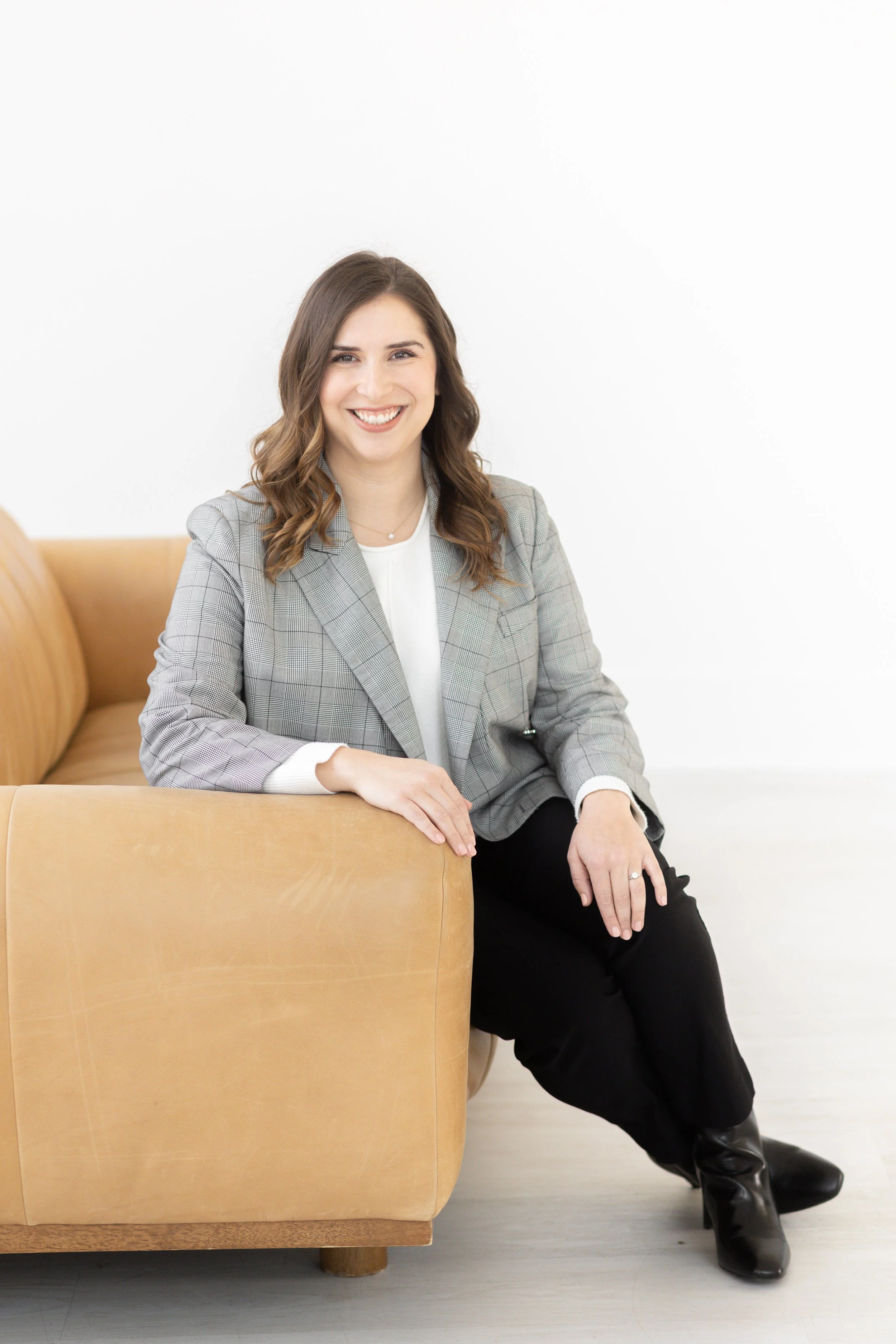 Andrea Thorne-Thomsen Headshot Mini Session-13.jpg