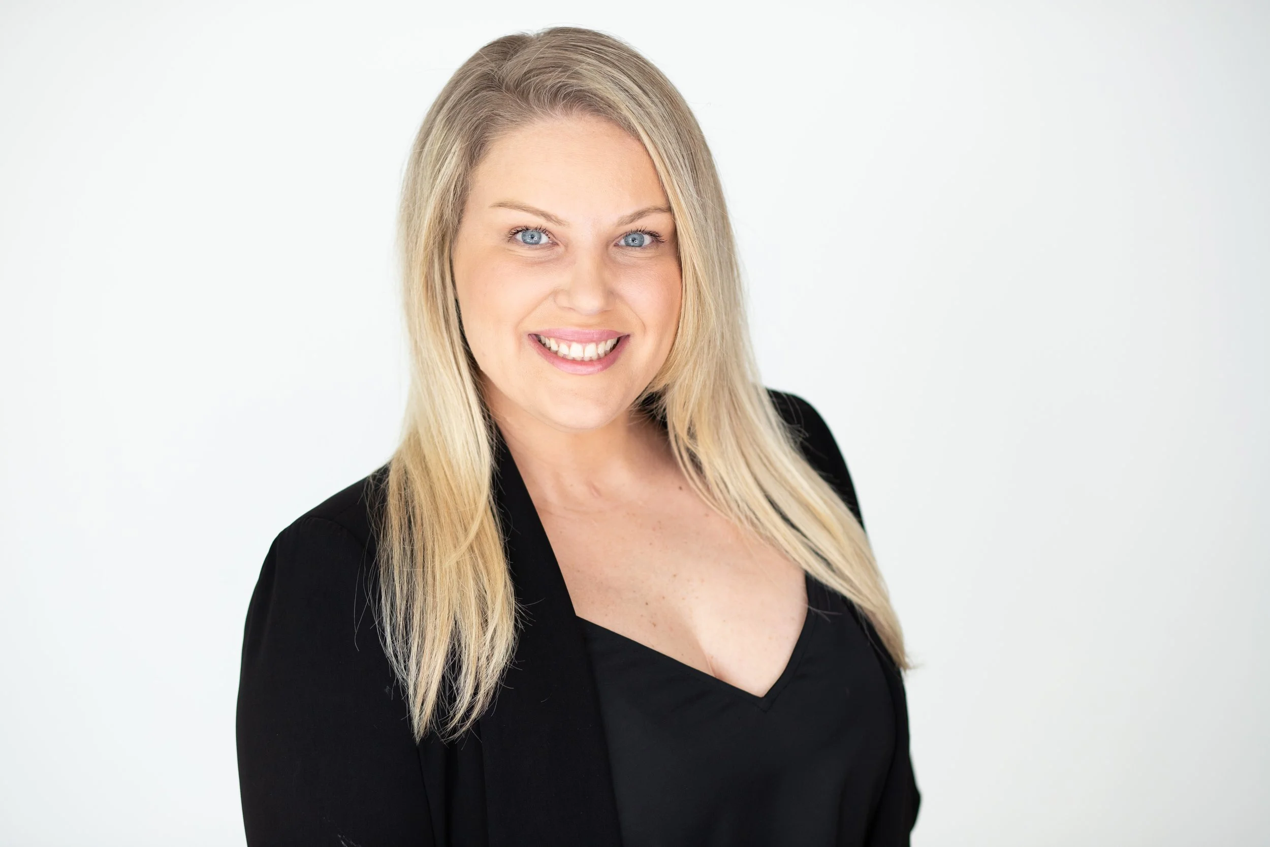 Laura Ciardetti Headshot session-4.jpg