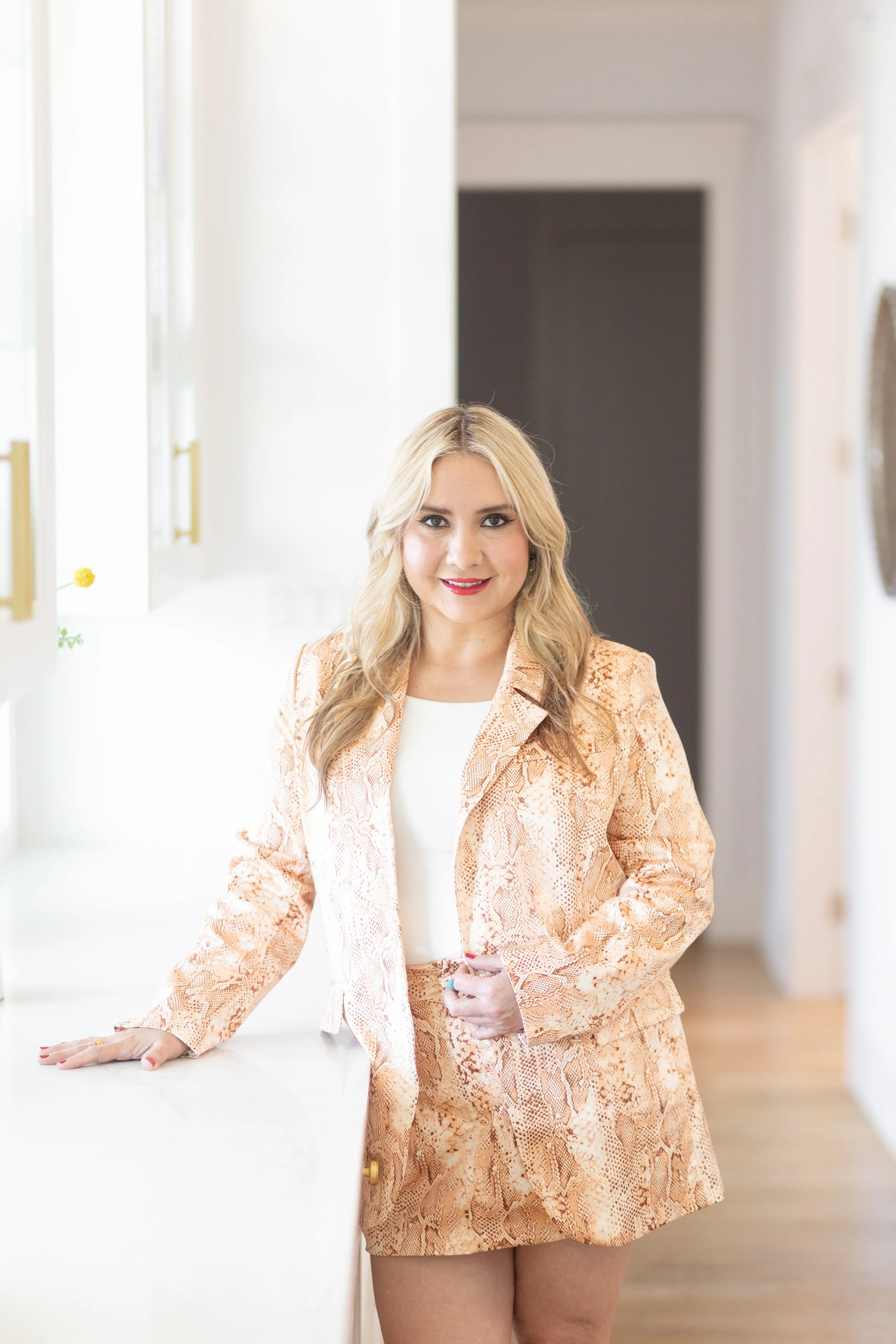 Maribel Saldivar Branding Session-3.jpg