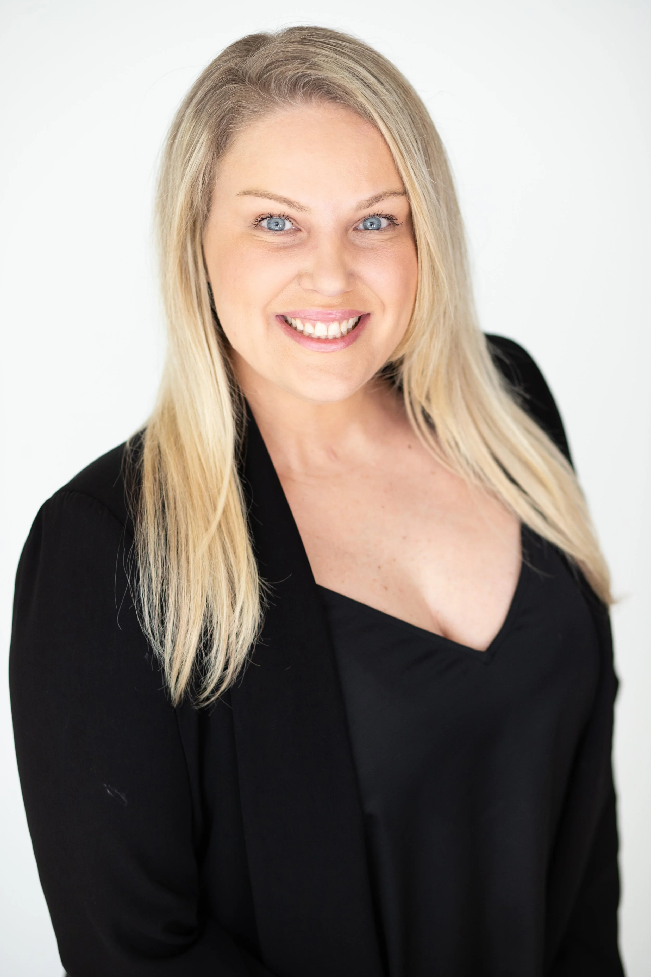 Laura Ciardetti Headshot session-2.jpg