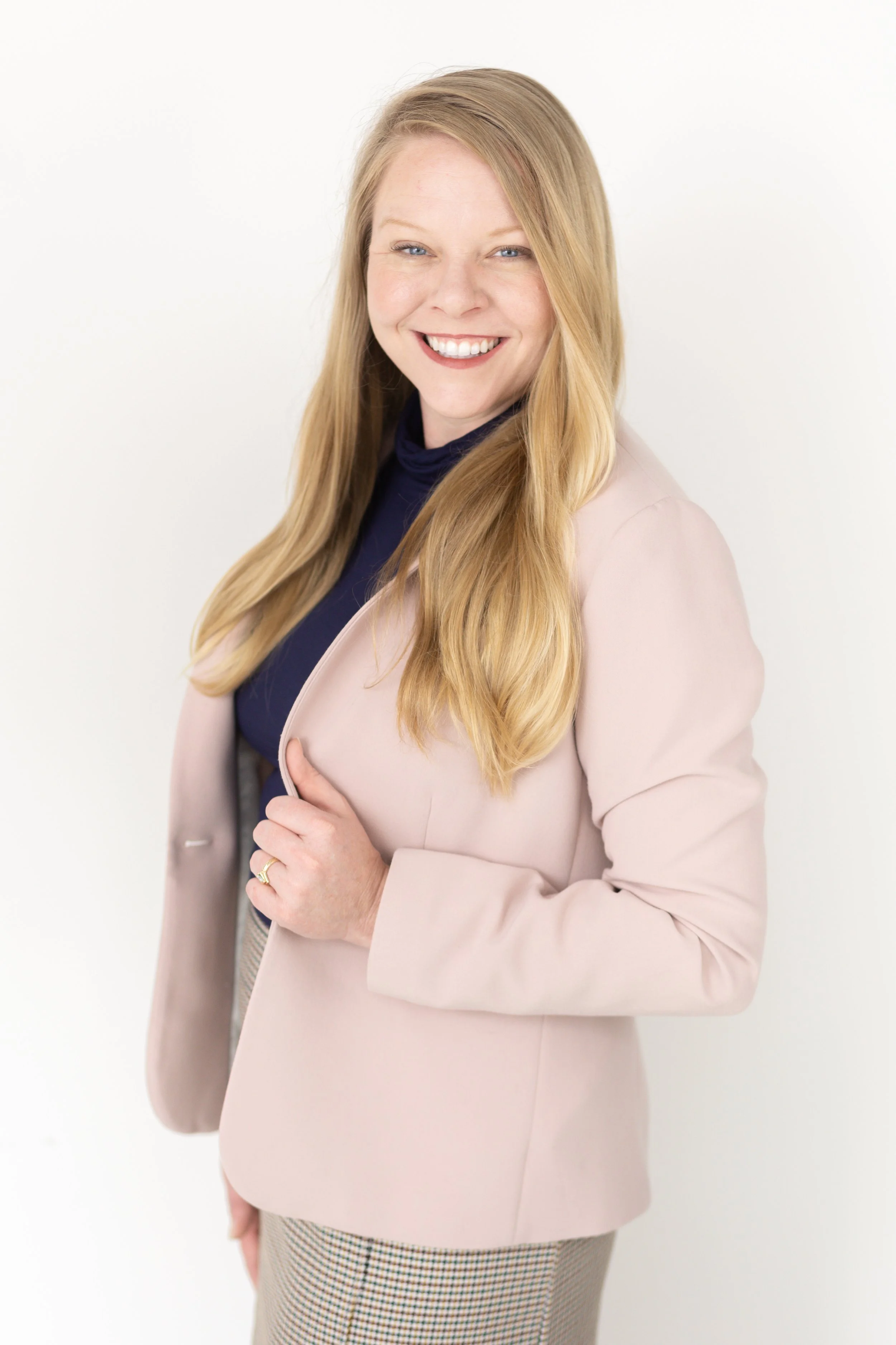 Lauren Olechna Headshot Mini Session-15.jpg