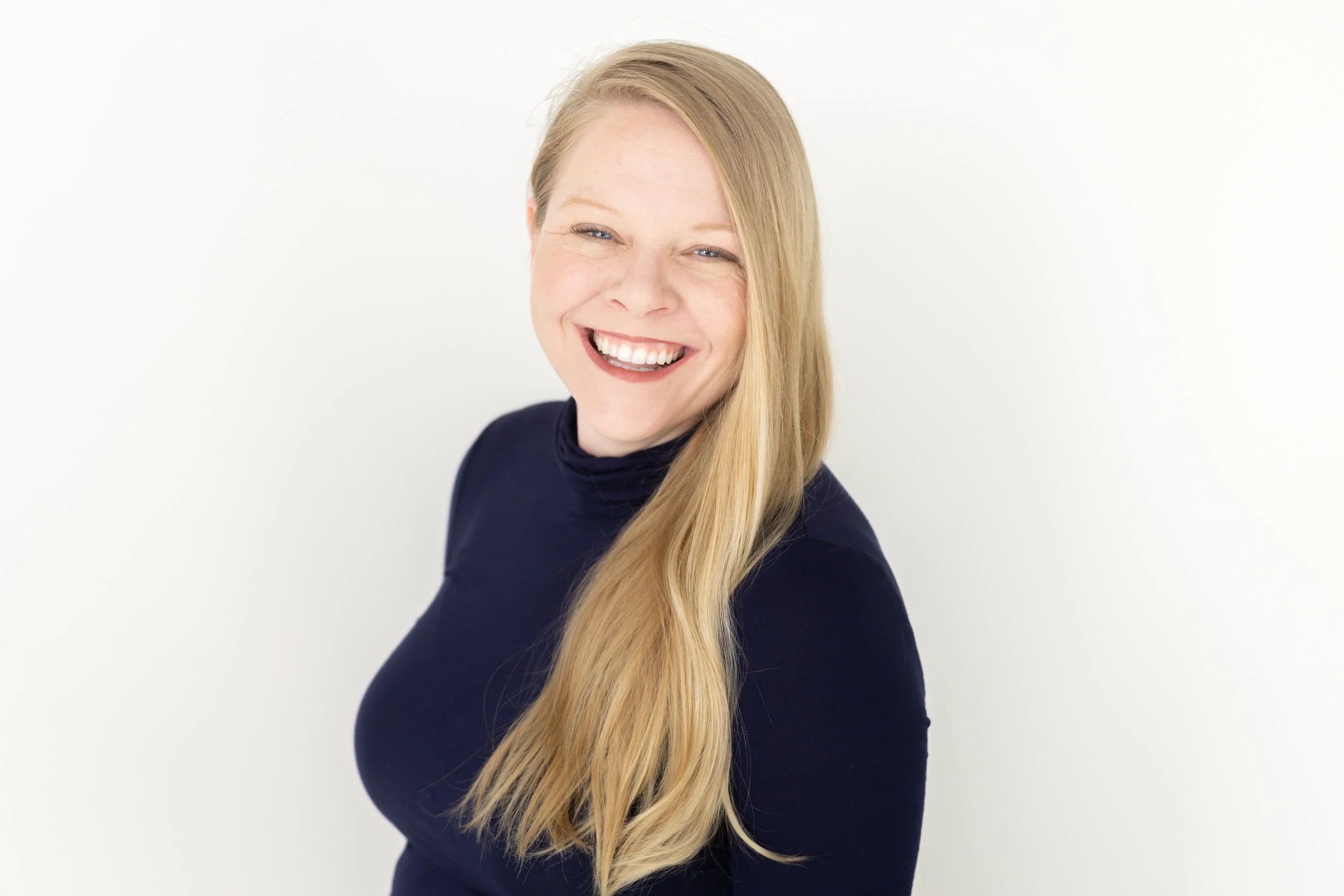 Lauren Olechna Headshot Mini Session-9.jpg