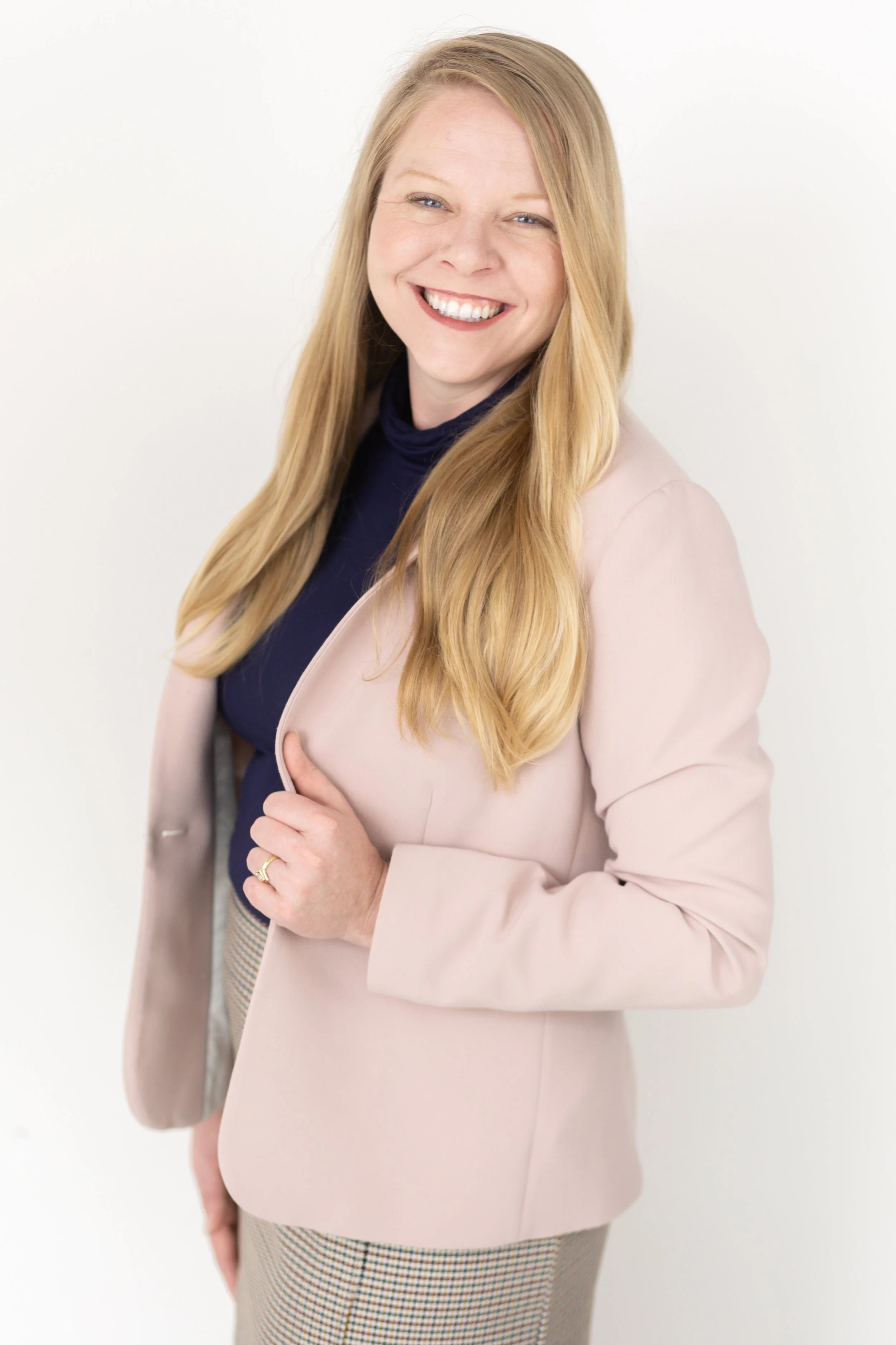 Lauren Olechna Headshot Mini Session-17.jpg