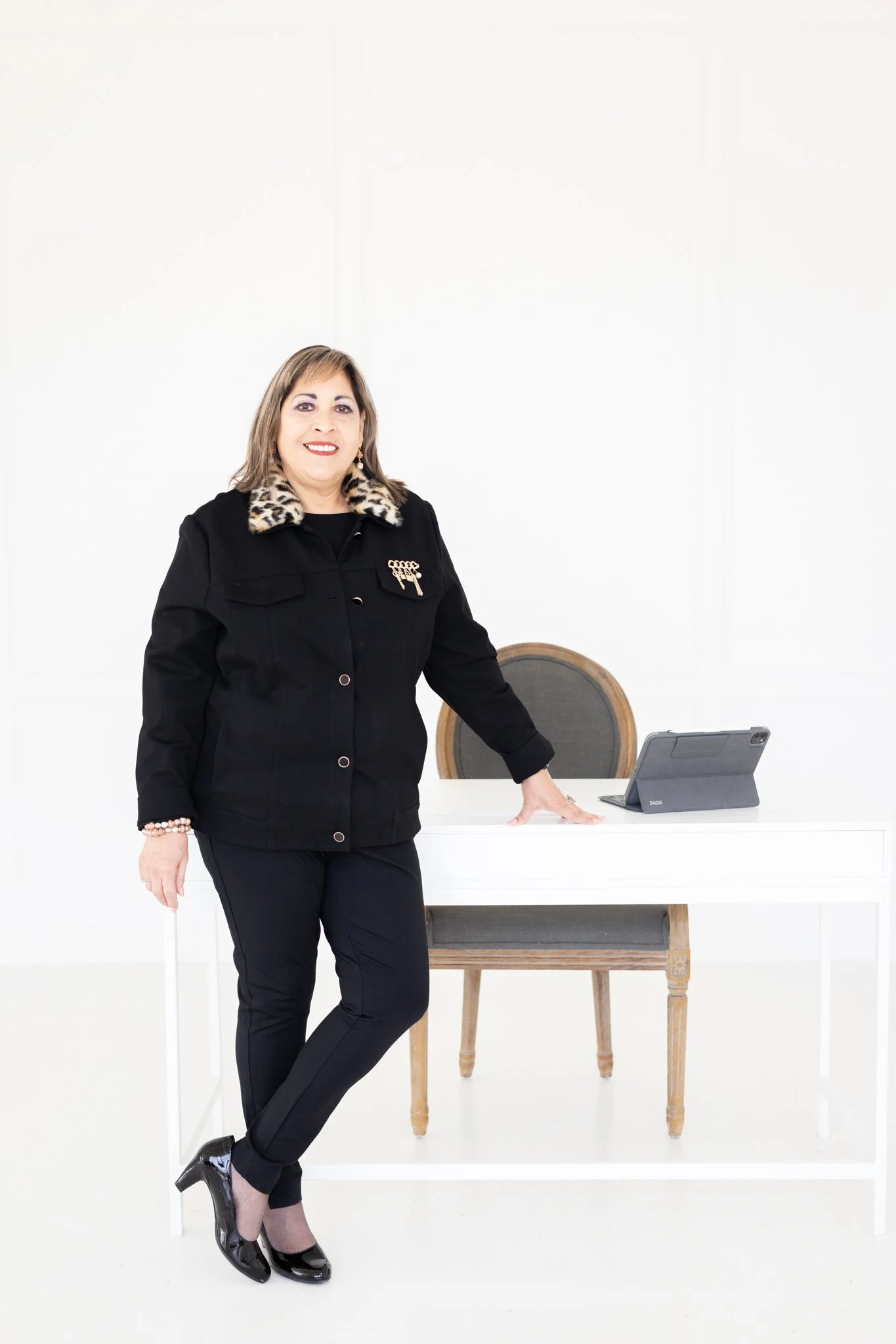 Amelia Valdez Branding Session -102.jpg