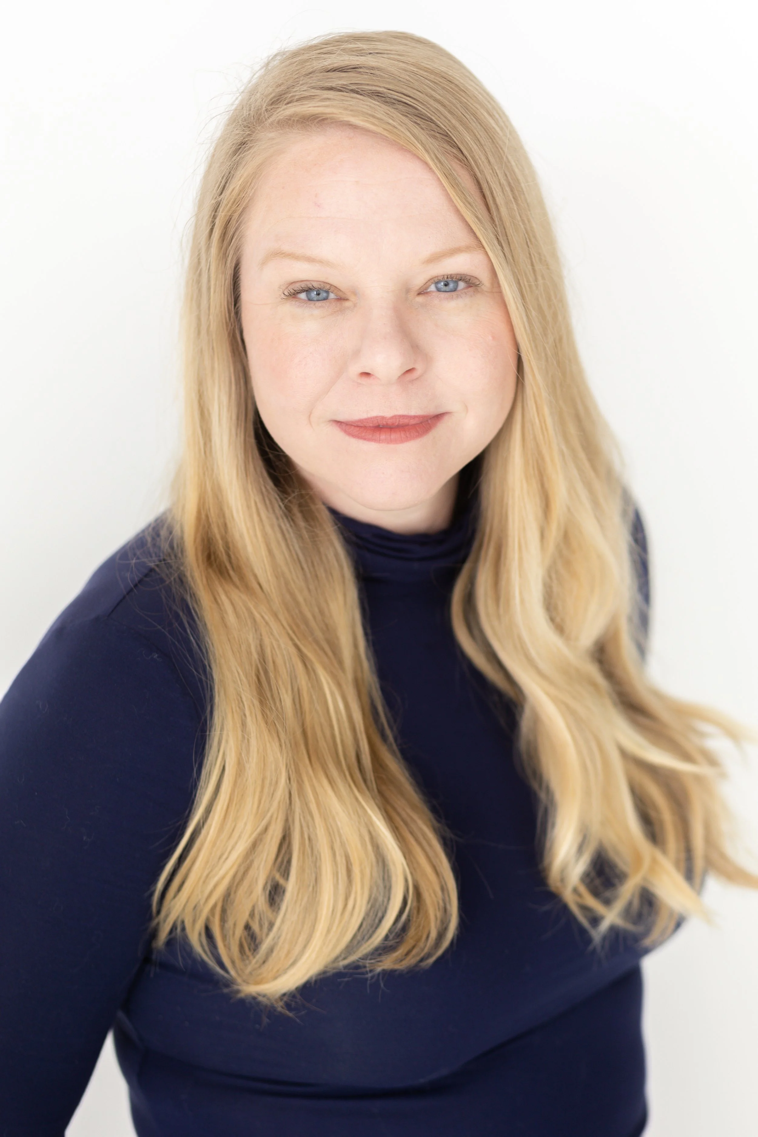 Lauren Olechna Headshot Mini Session-2.jpg