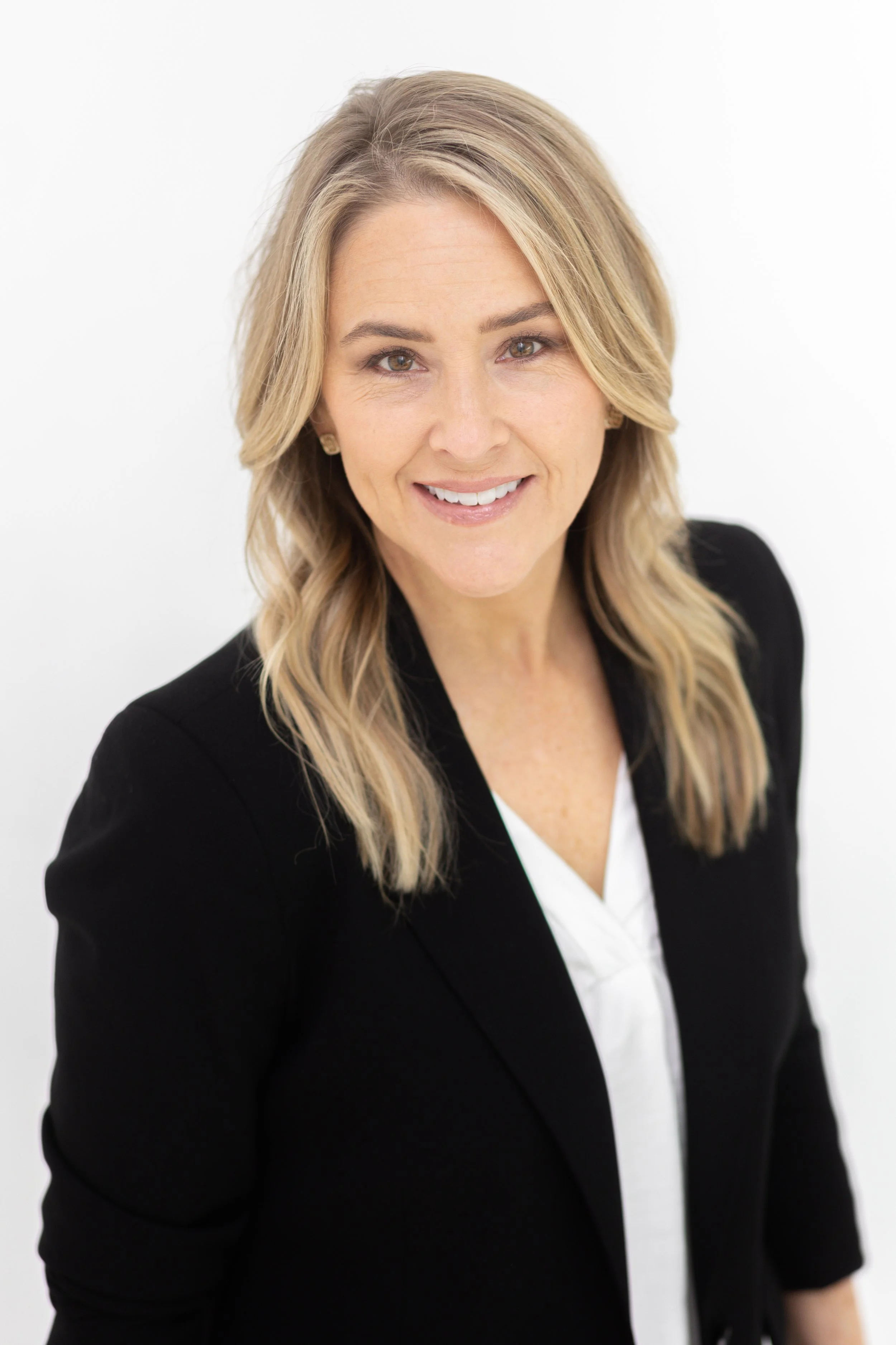 Lezlie Habern Headshot Mini Session-14.jpg