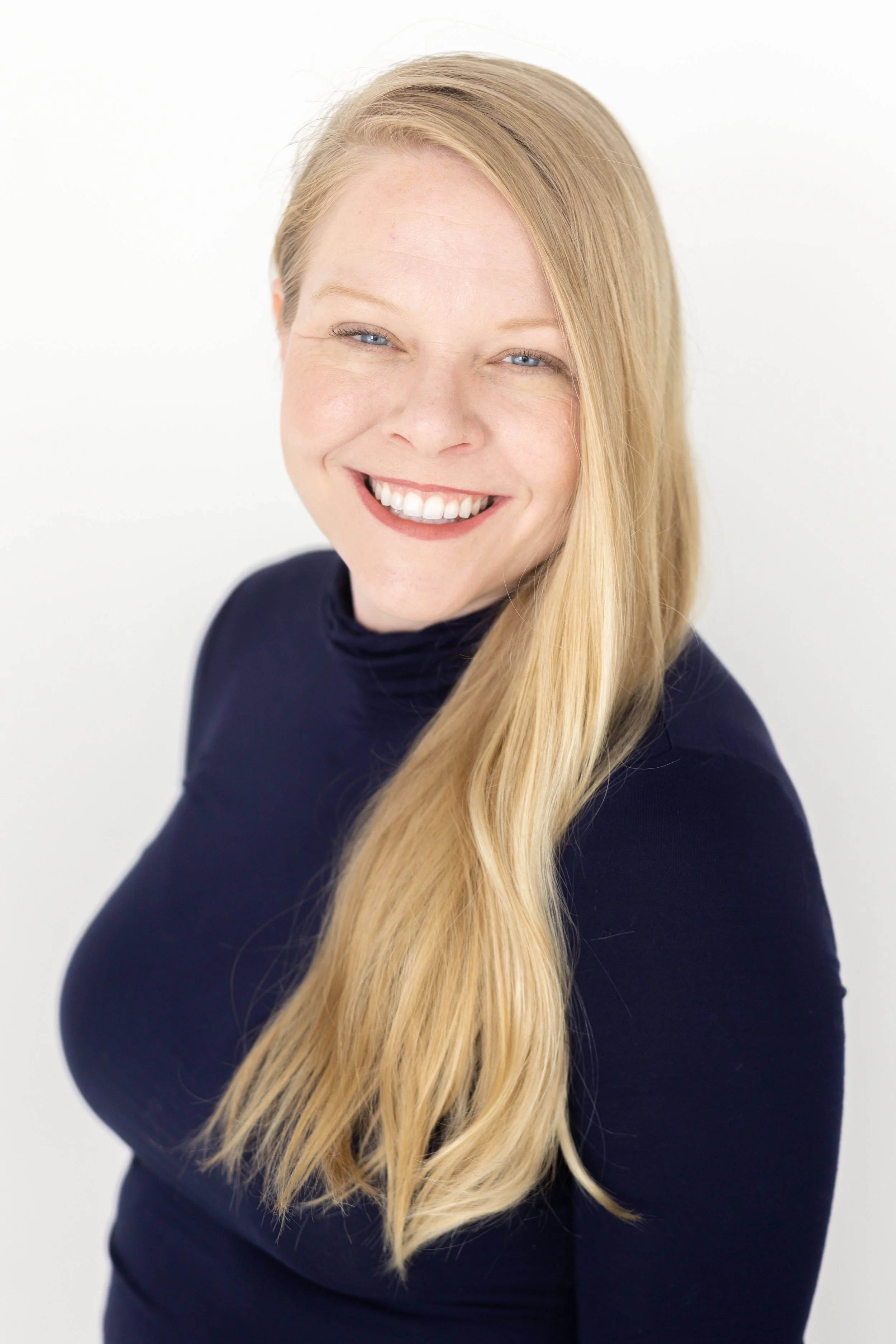 Lauren Olechna Headshot Mini Session-8.jpg