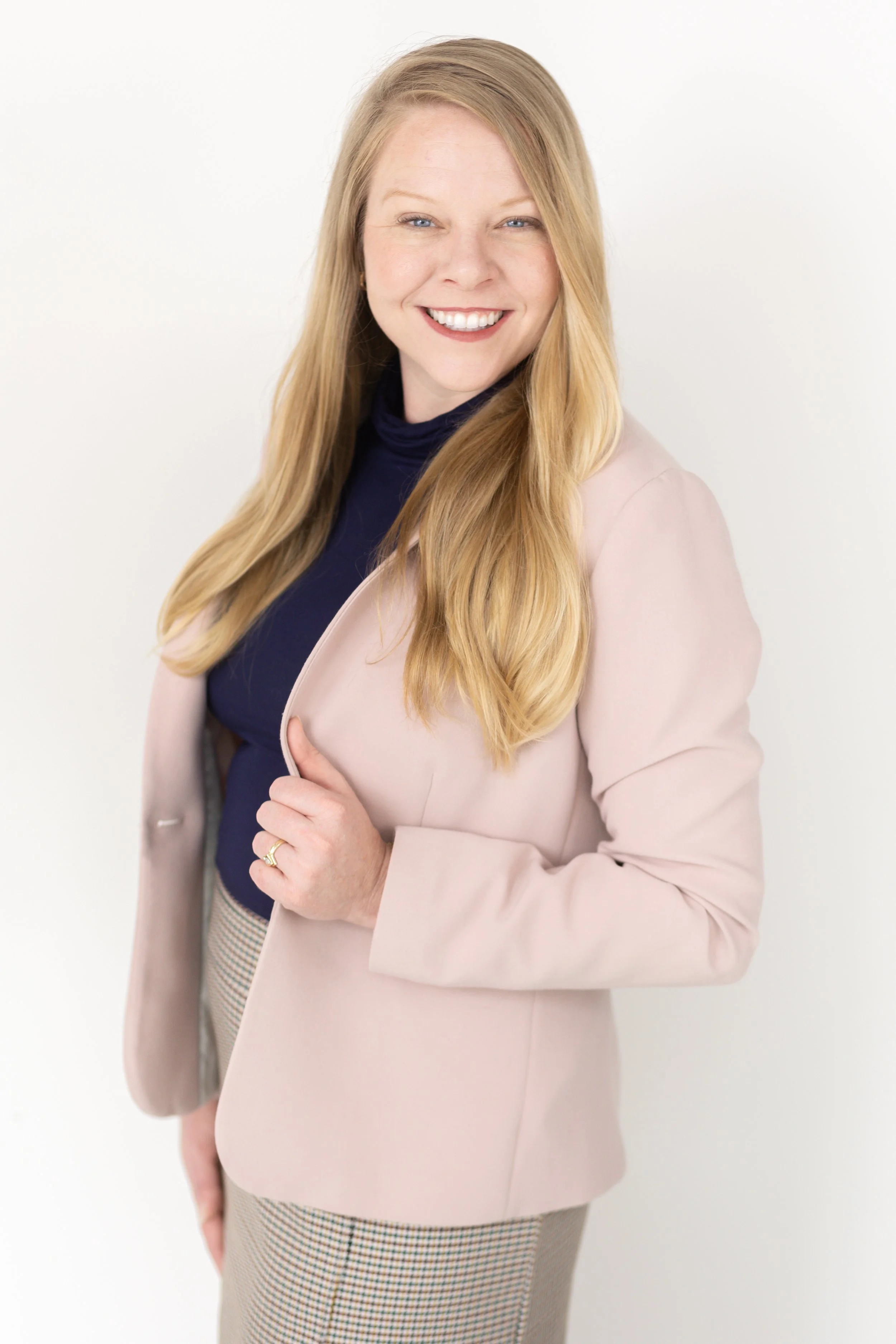 Lauren Olechna Headshot Mini Session-16.jpg